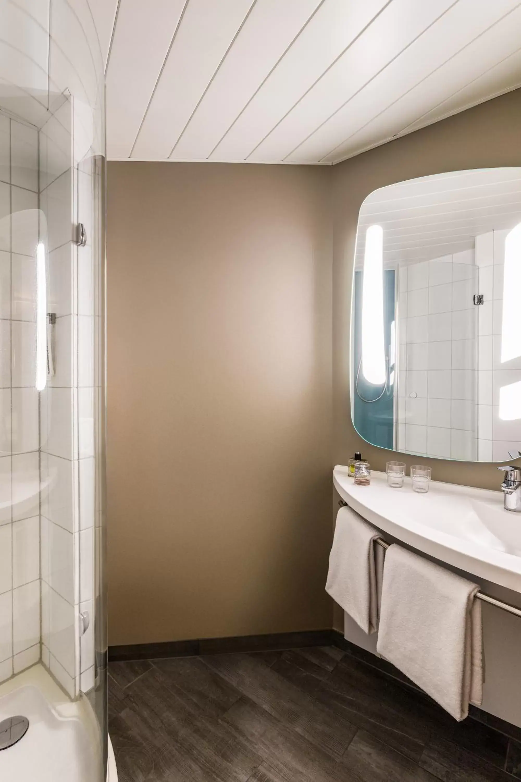 Shower, Bathroom in ibis Winterthur City
