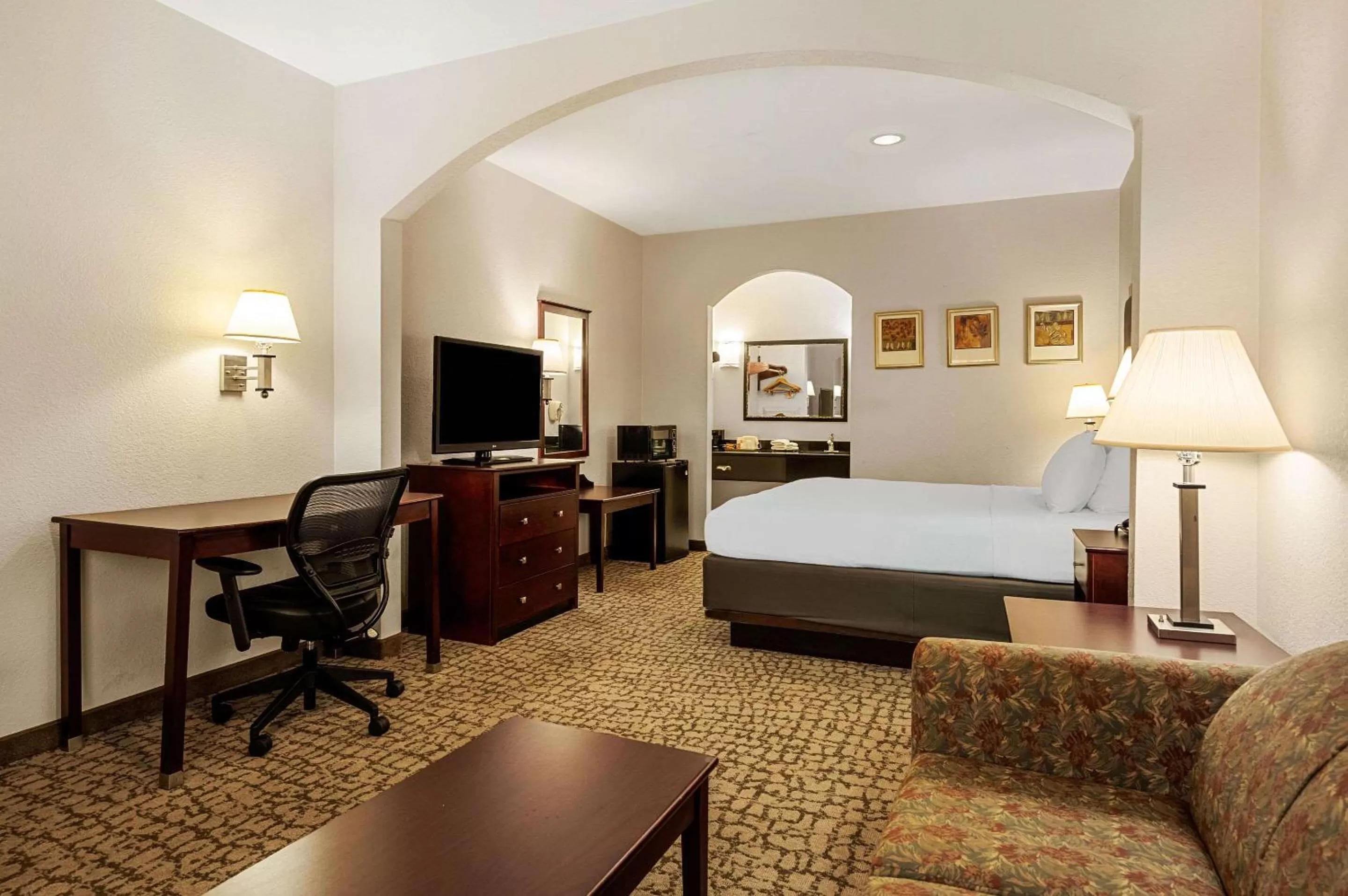 Bedroom, Bed in Quality Inn & Suites Houston Northwest - Cypress