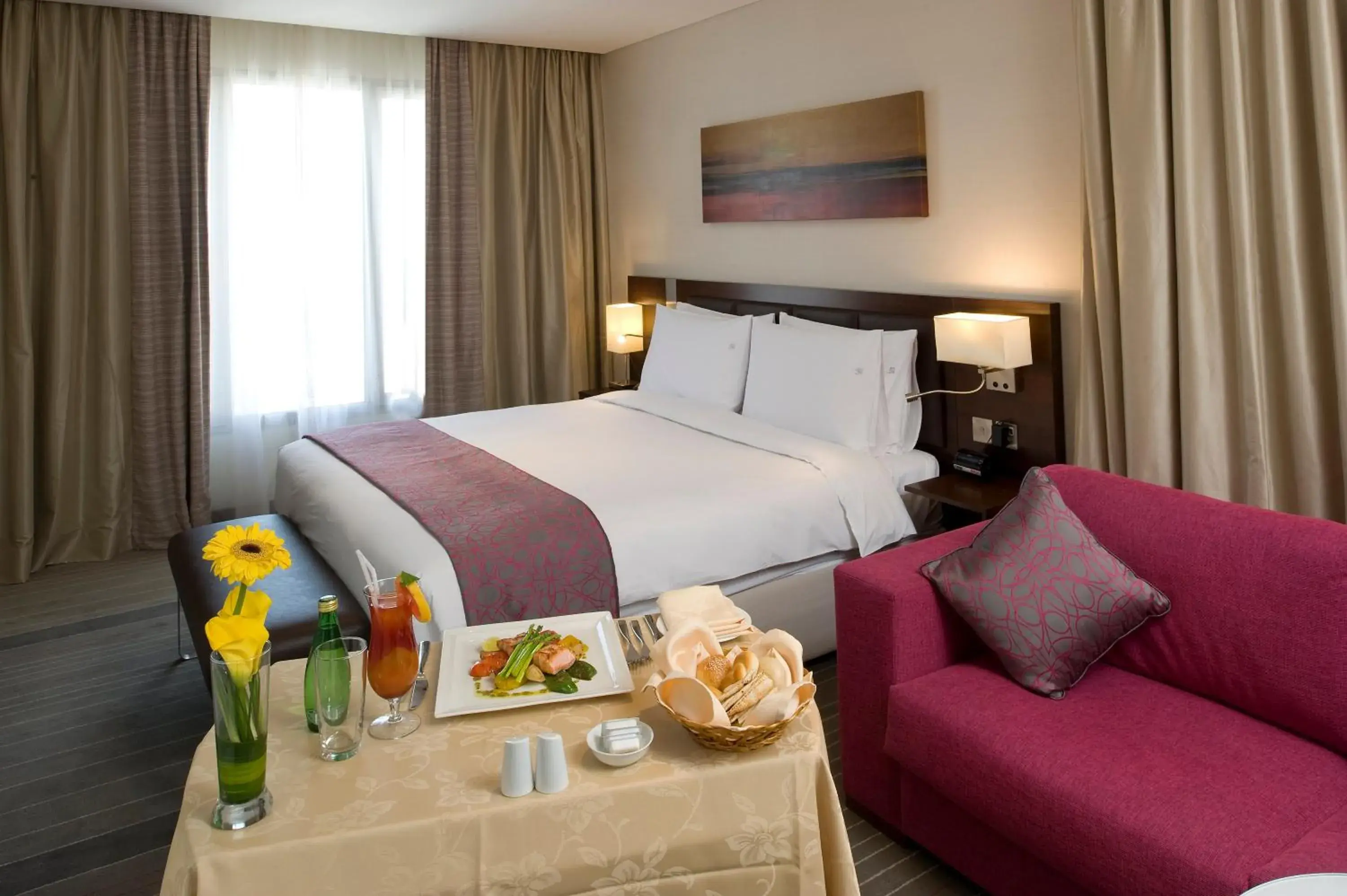 Photo of the whole room, Bed in Holiday Inn Muscat AlSeeb by IHG Photo of the whole room, Bed in Holiday Inn Muscat AlSeeb by IHG