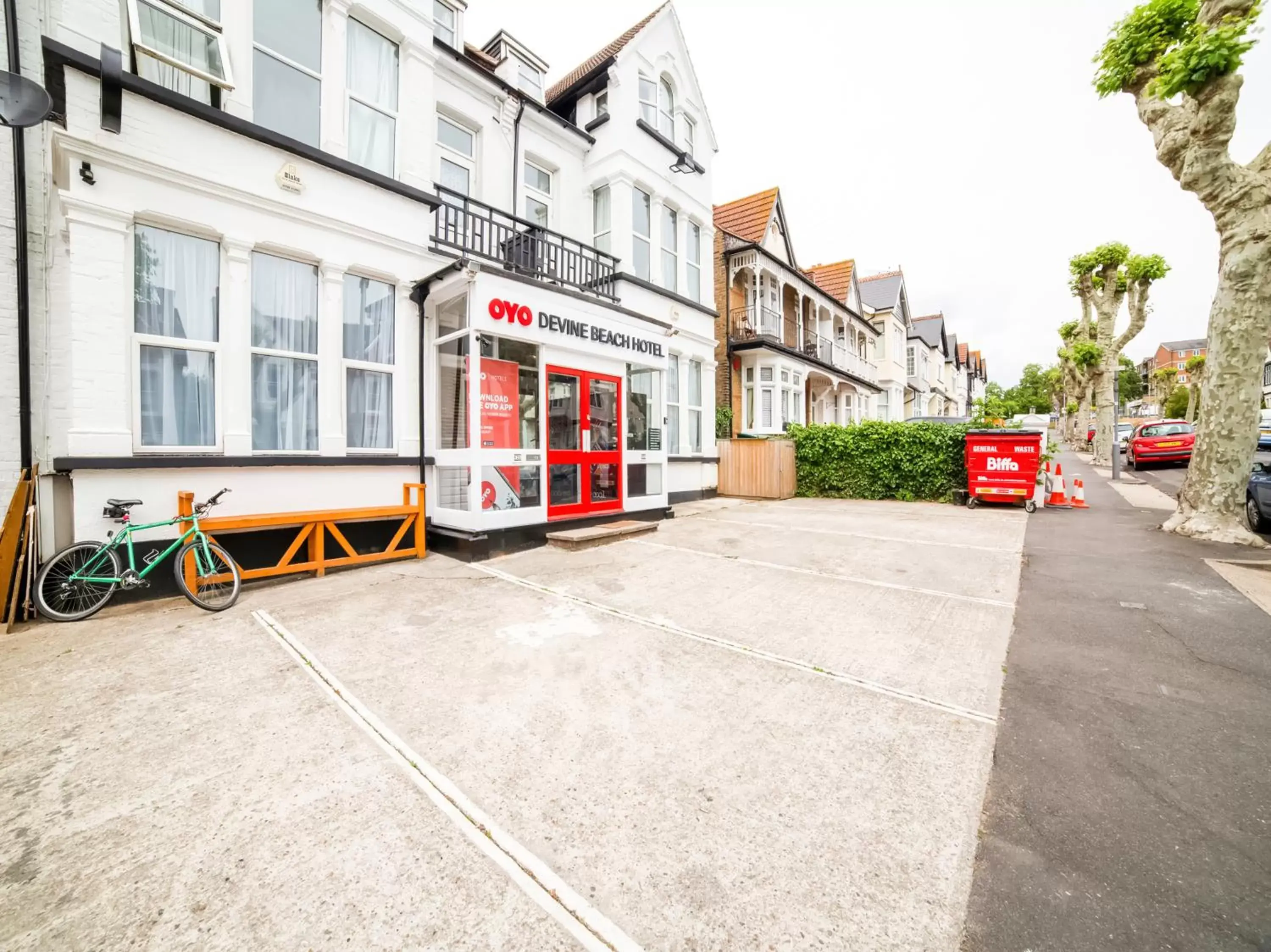 Facade/entrance in OYO Devine Beach Hotel, Westcliff Southend-On-Sea