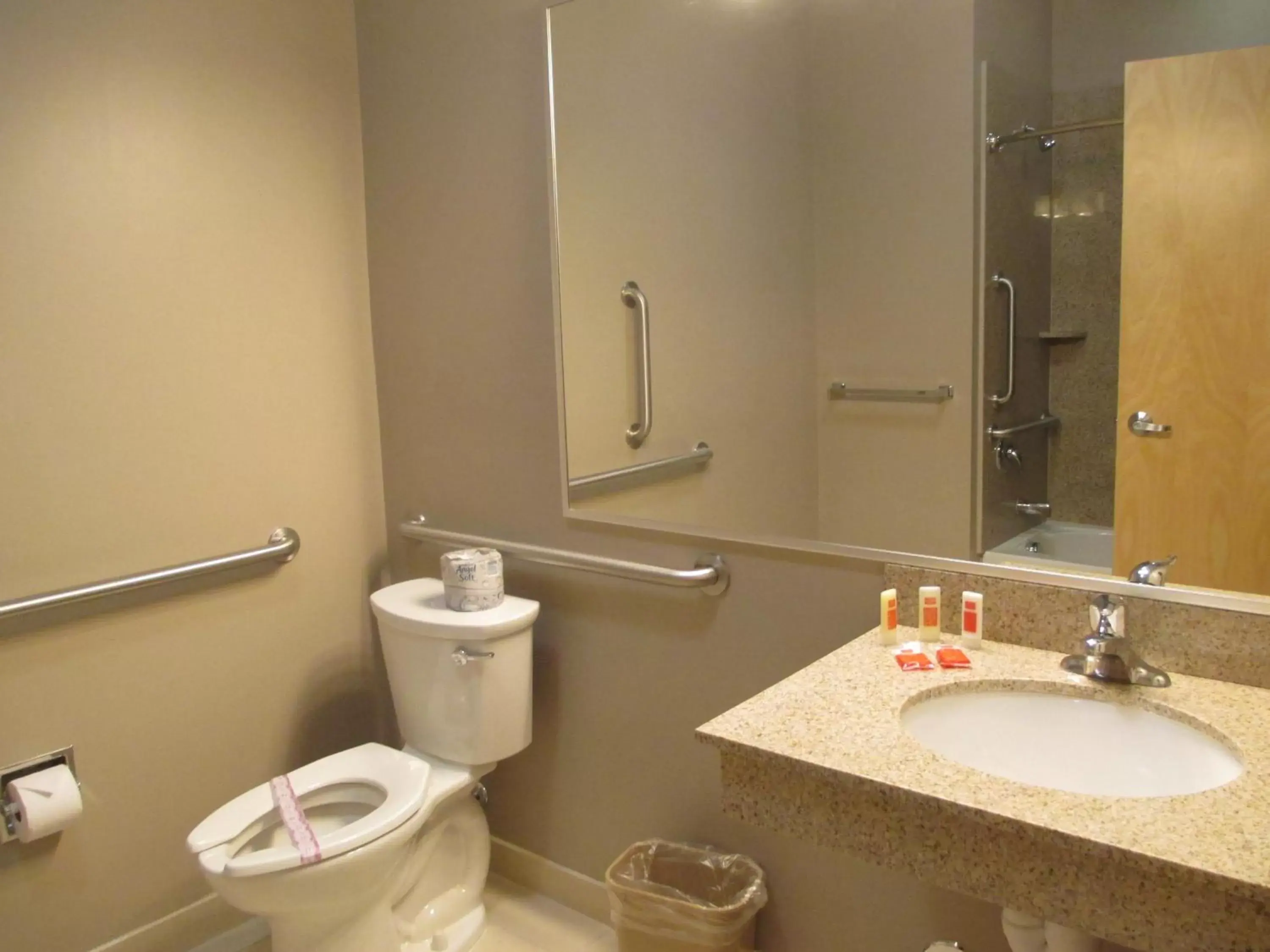 Bathroom in Red Carpet Inn and Suites Monmouth Junction