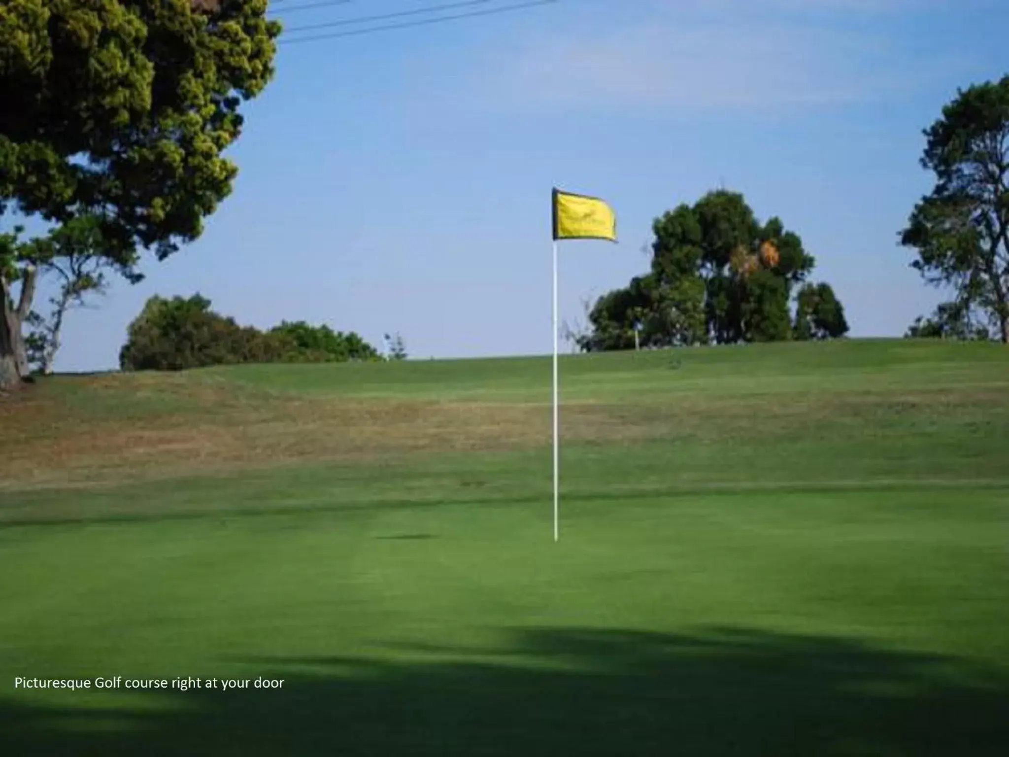 Golfcourse, Beach in Fern Bay Motel