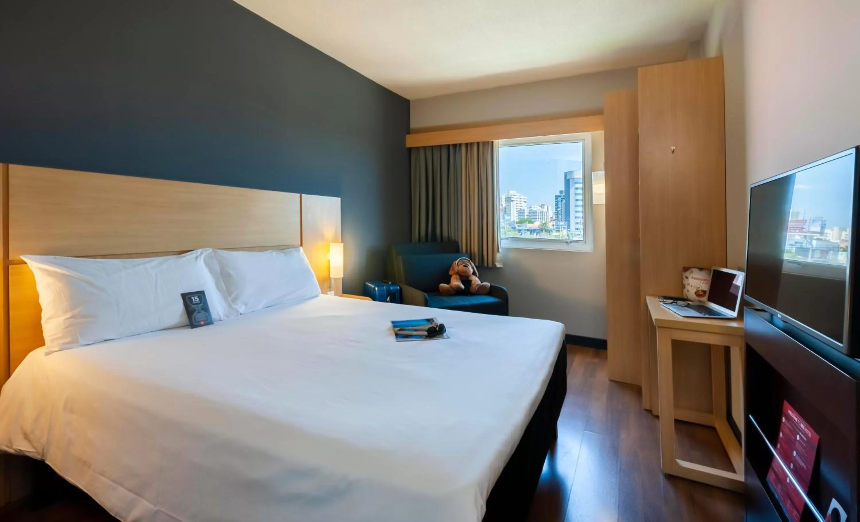 Photo of the whole room, Bed in ibis Sorocaba