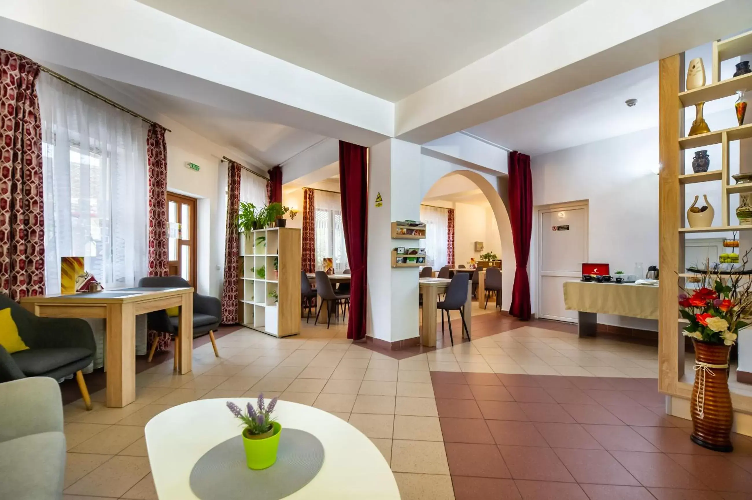 Coffee/tea facilities in Long Street Hotel