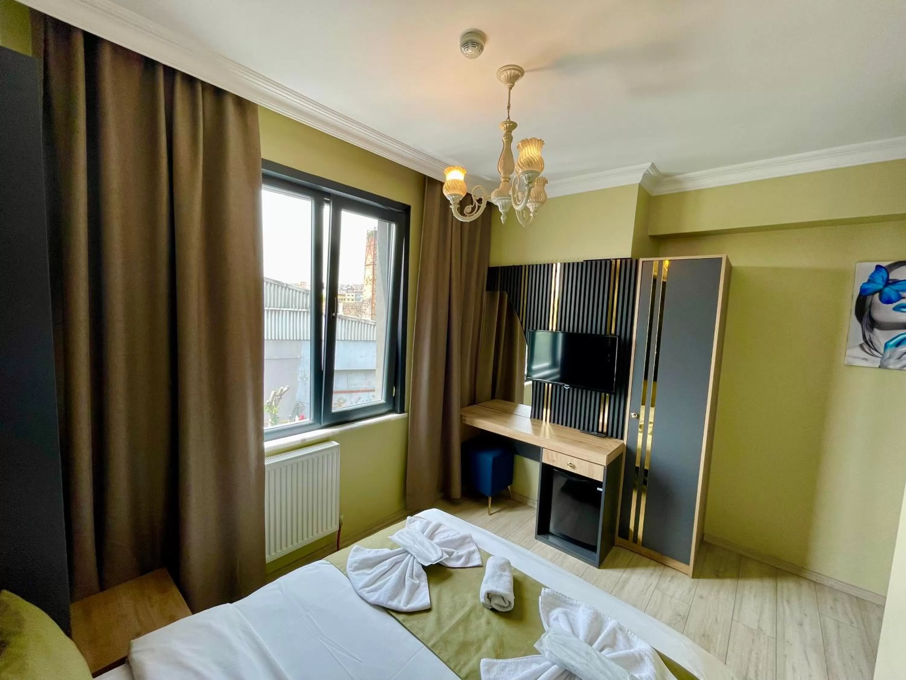 wardrobe, Bed in New Taksim Hotel