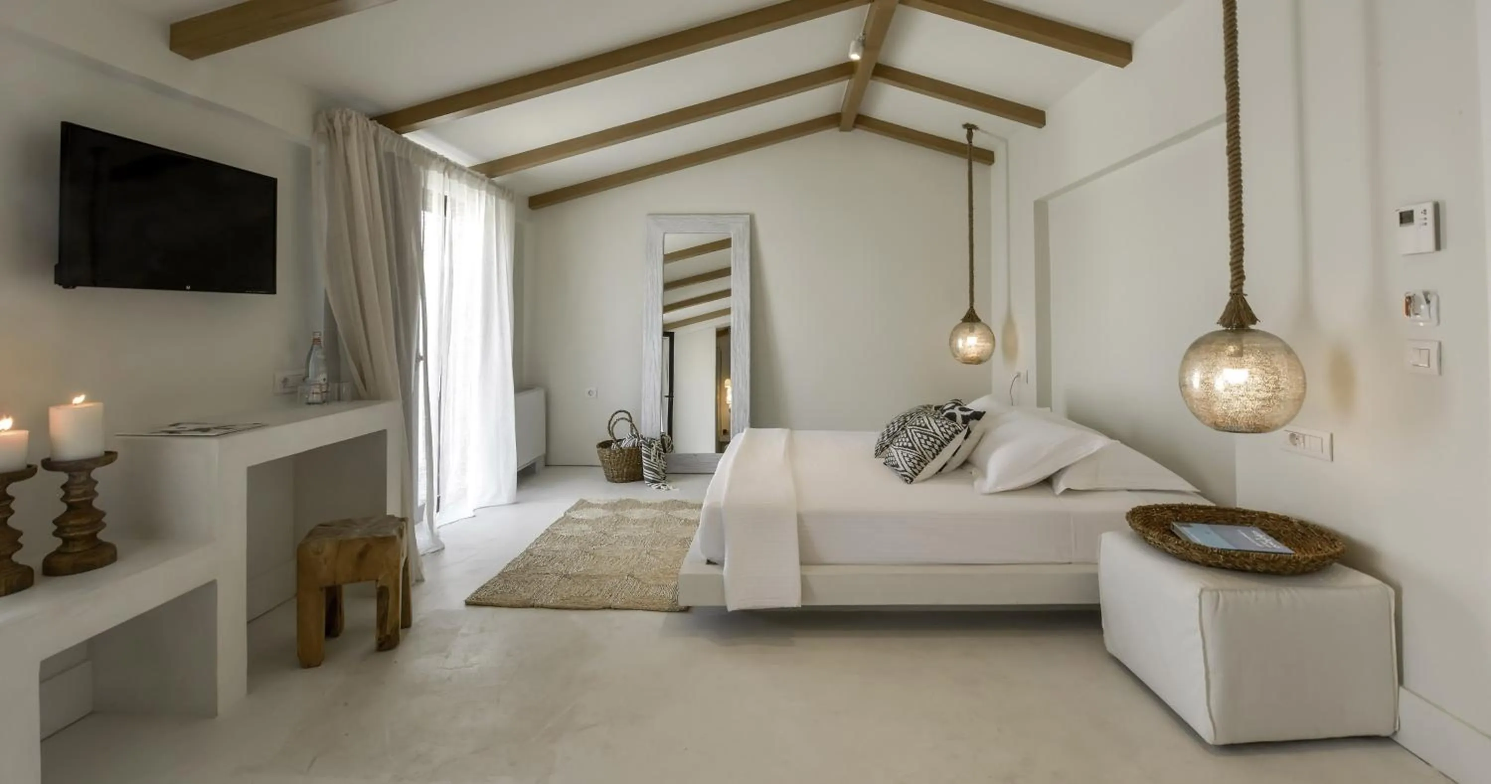 Photo of the whole room, Bed in Kefalonia Grand