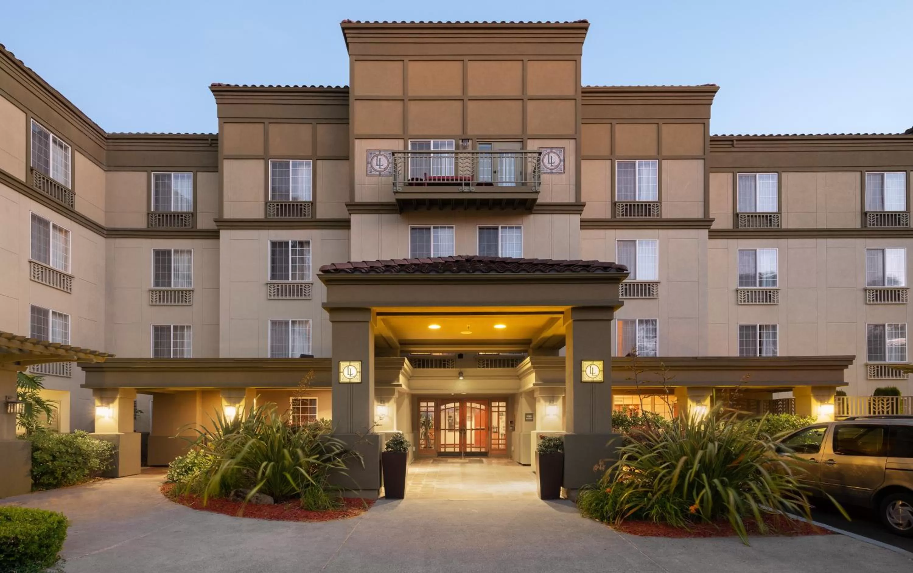 Property building in Larkspur Landing Extended Stay Suites Sunnyvale