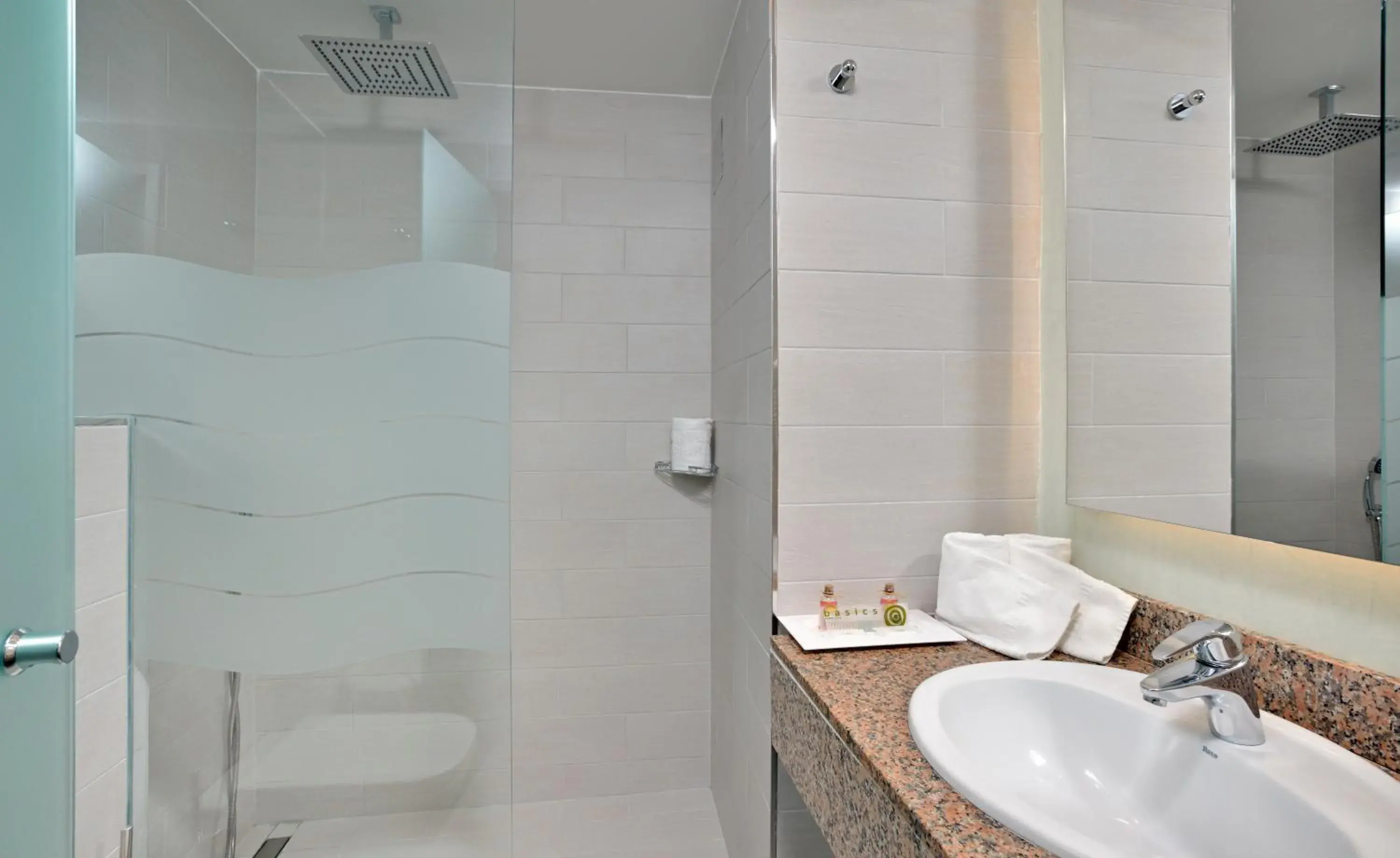 Shower, Bathroom in Hotel Isla de Cabrera
