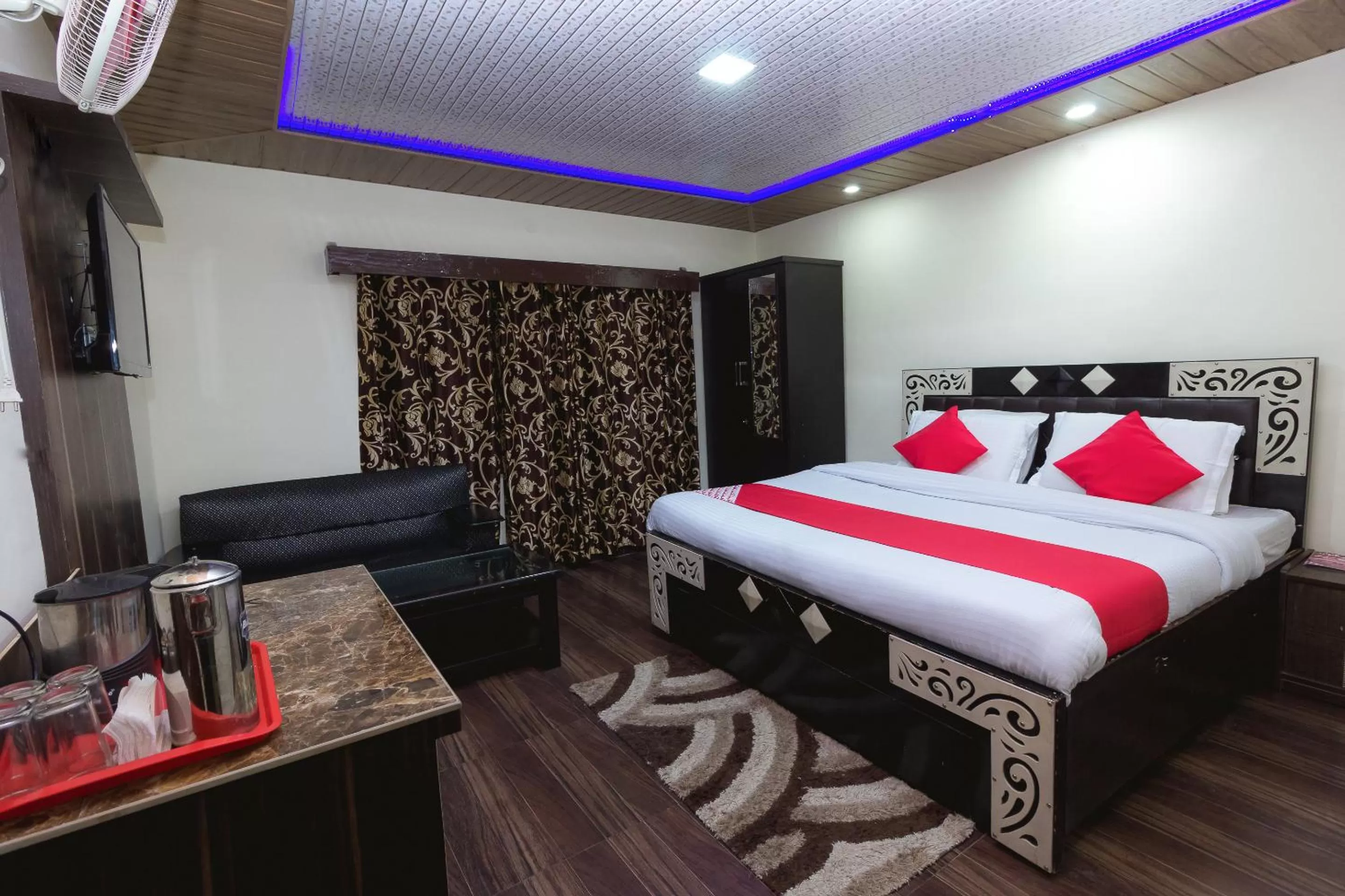 Bedroom, Bed in Hotel Himdhara, Near Mall Road Dalhousie
