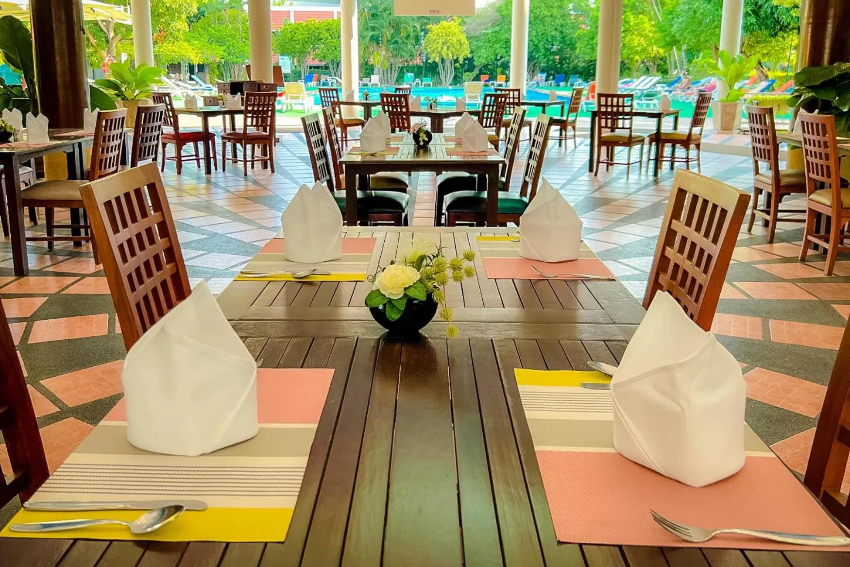 Restaurant/places to eat in Patong Resort Hotel - SHA Extra Plus