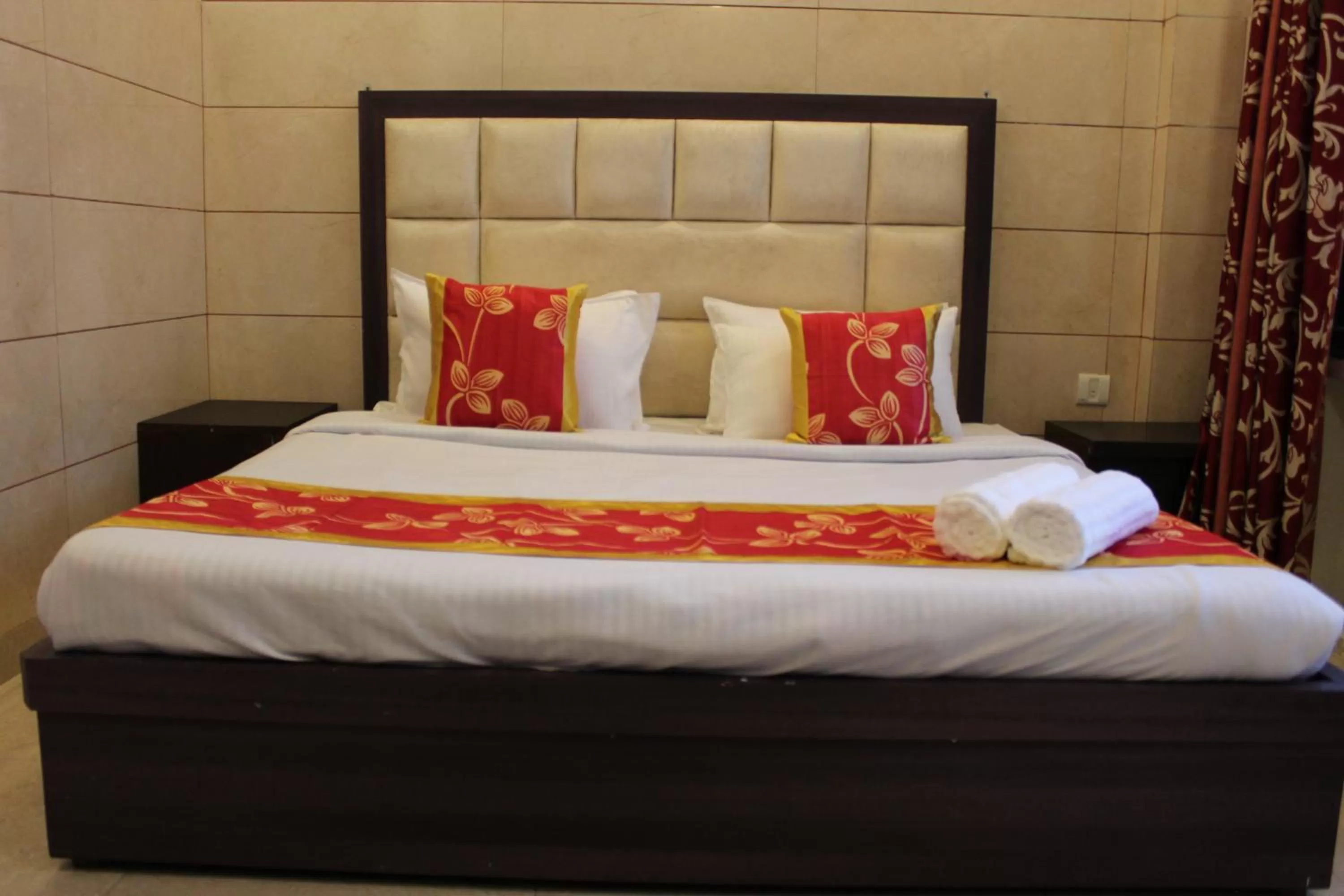 Bed in Trimrooms JMC Katra