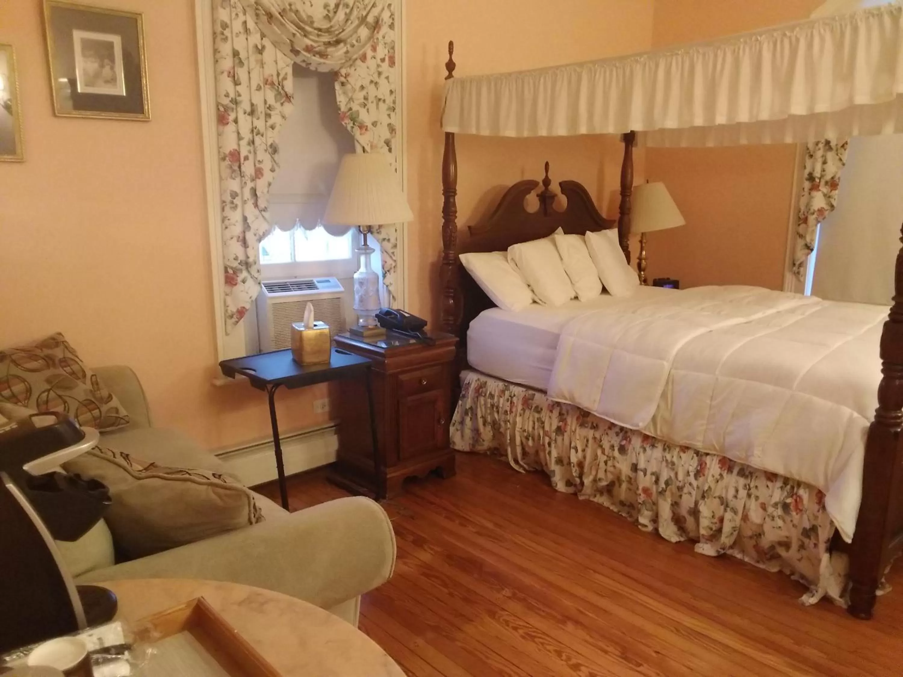 Bed in Stay Saratoga