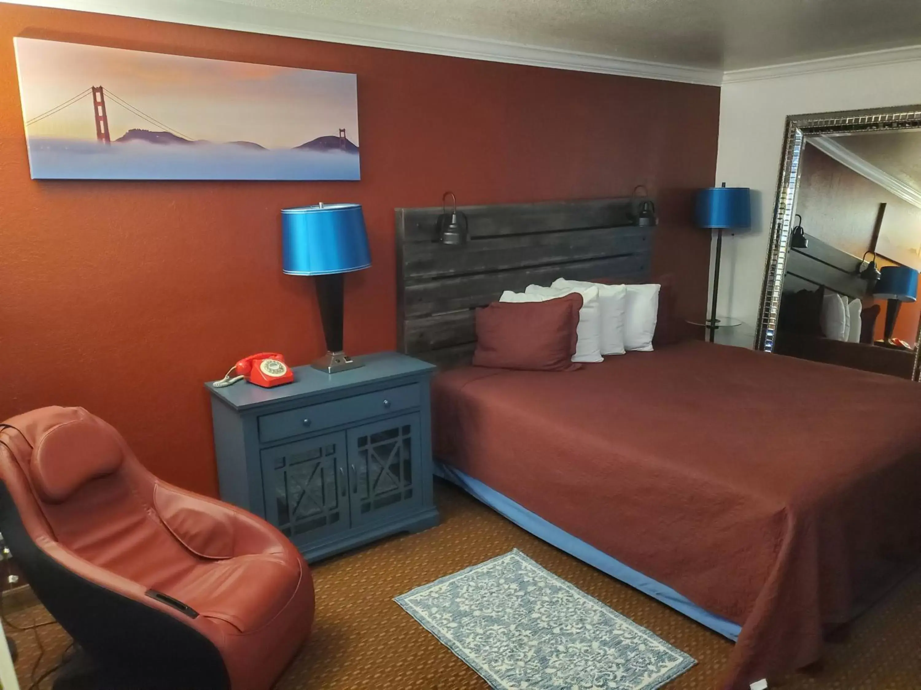 Photo of the whole room, Bed in Americana Inn Motel