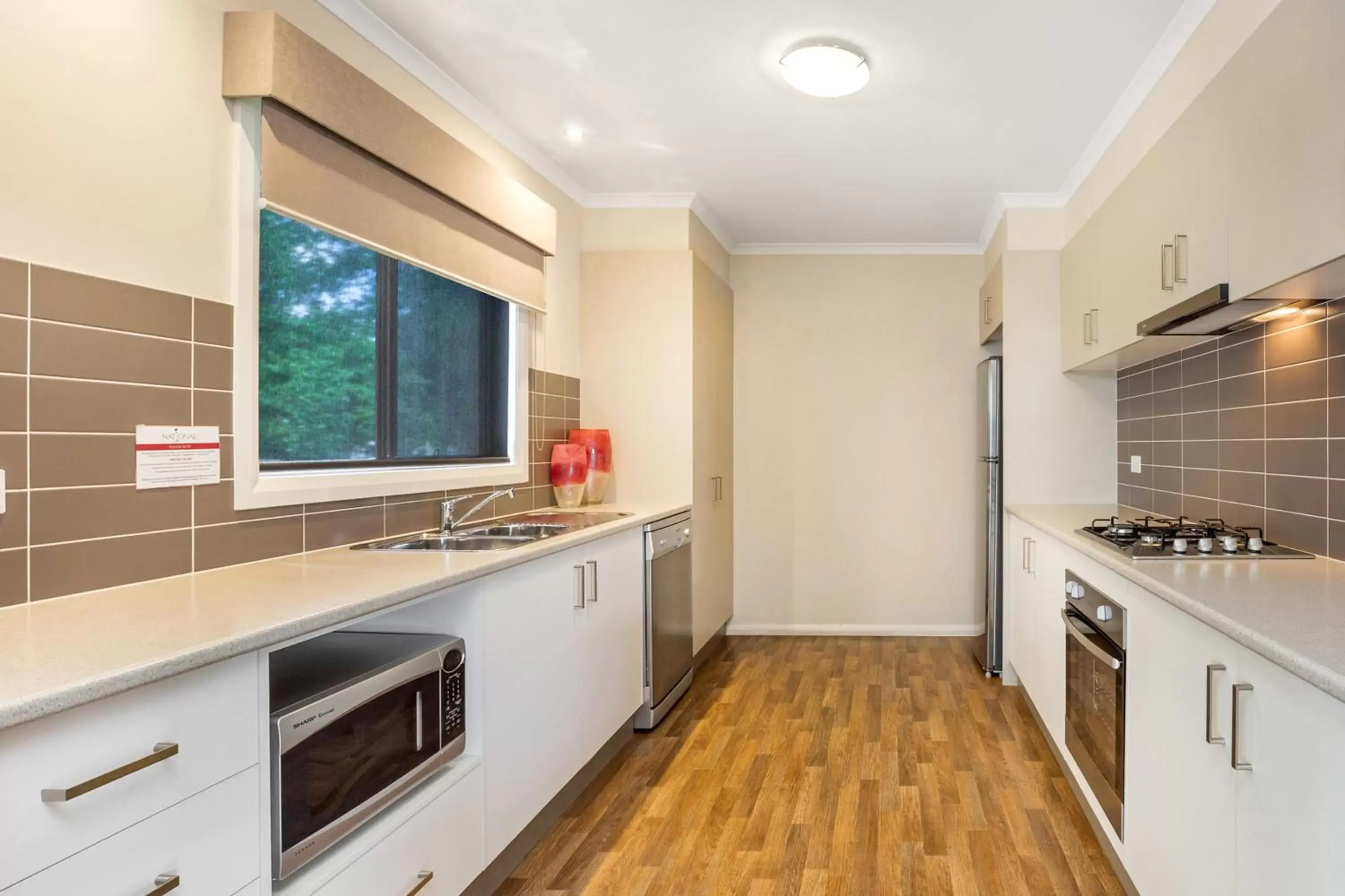 Kitchen or kitchenette, Kitchen/Kitchenette in National Hotel Complex Bendigo