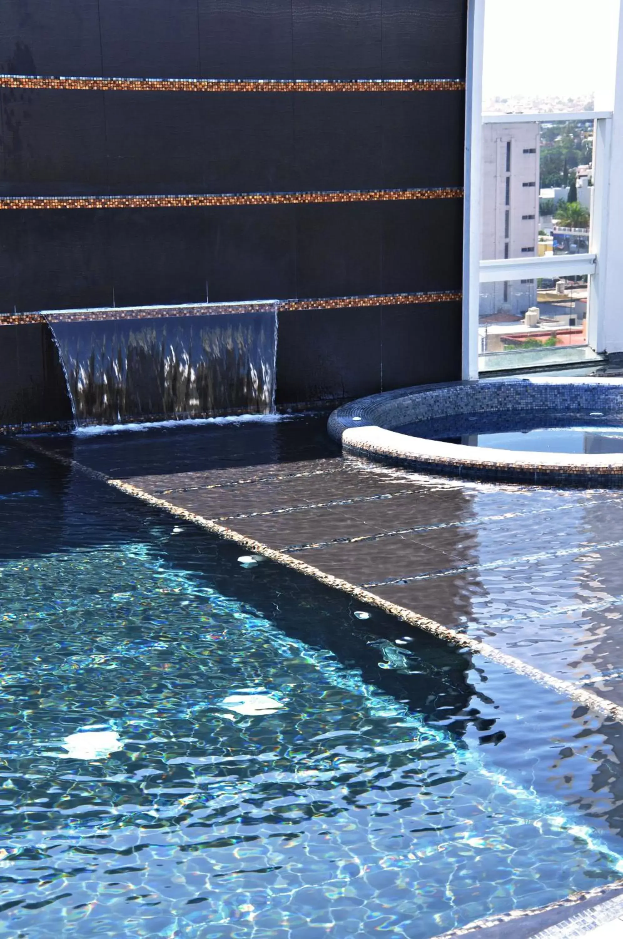Solarium, Swimming Pool in Hotel Real Alameda de Queretaro