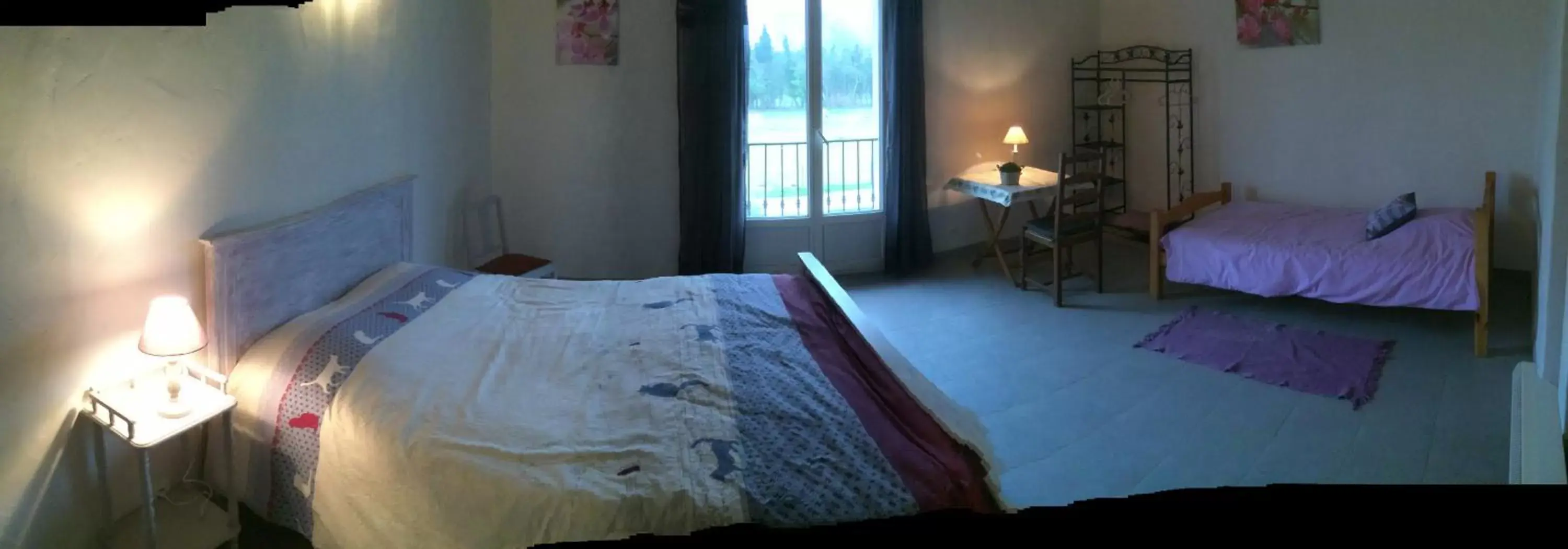 Photo of the whole room, Bed in La Sarriette, Chambres d'hôtes et gîte d'étape à Eygalieres 13810