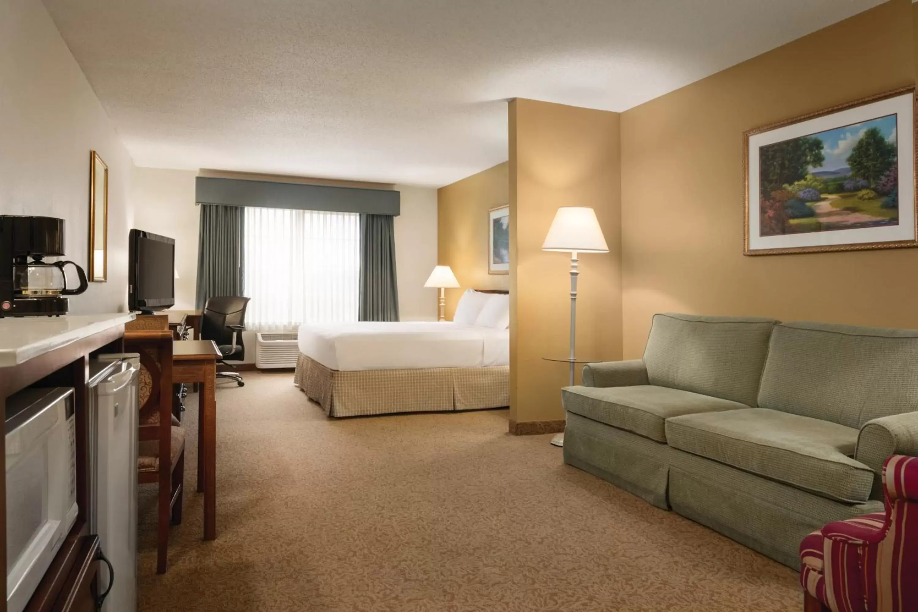 Bedroom in Country Inn & Suites by Radisson, Mankato Hotel and Conference Center, MN
