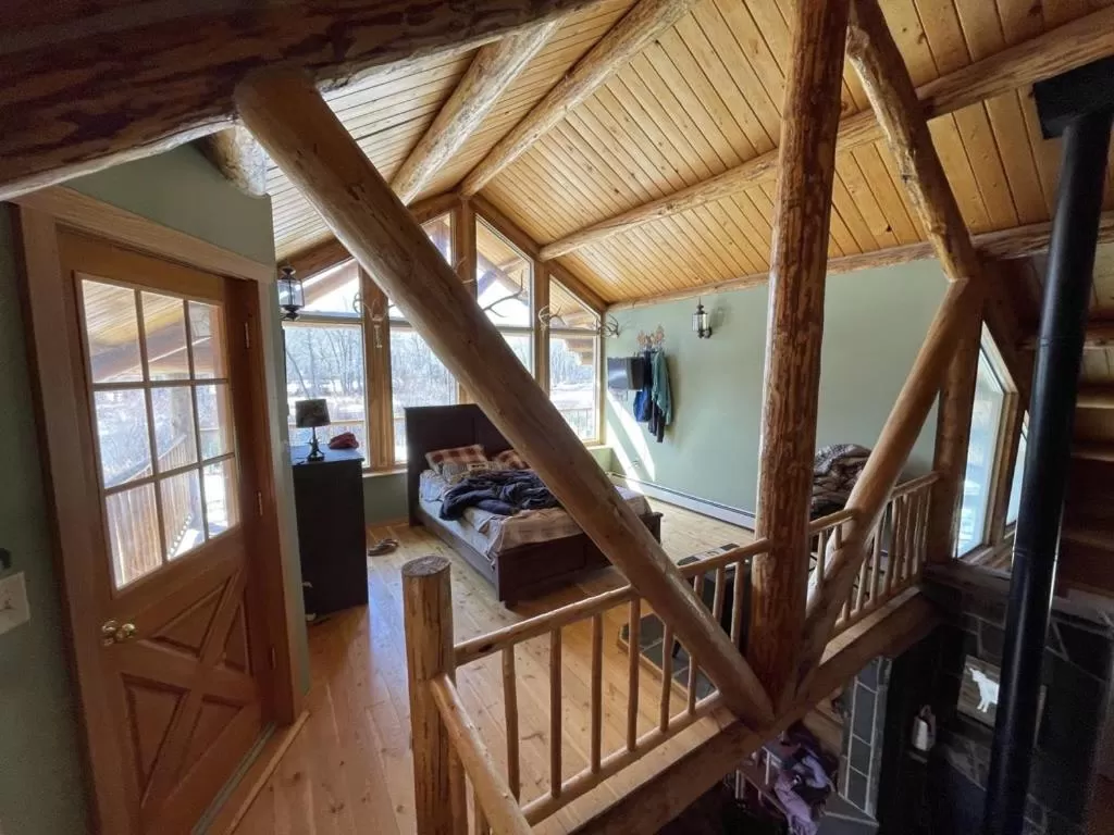 Bed in Sportsman Lodge Melrose MT