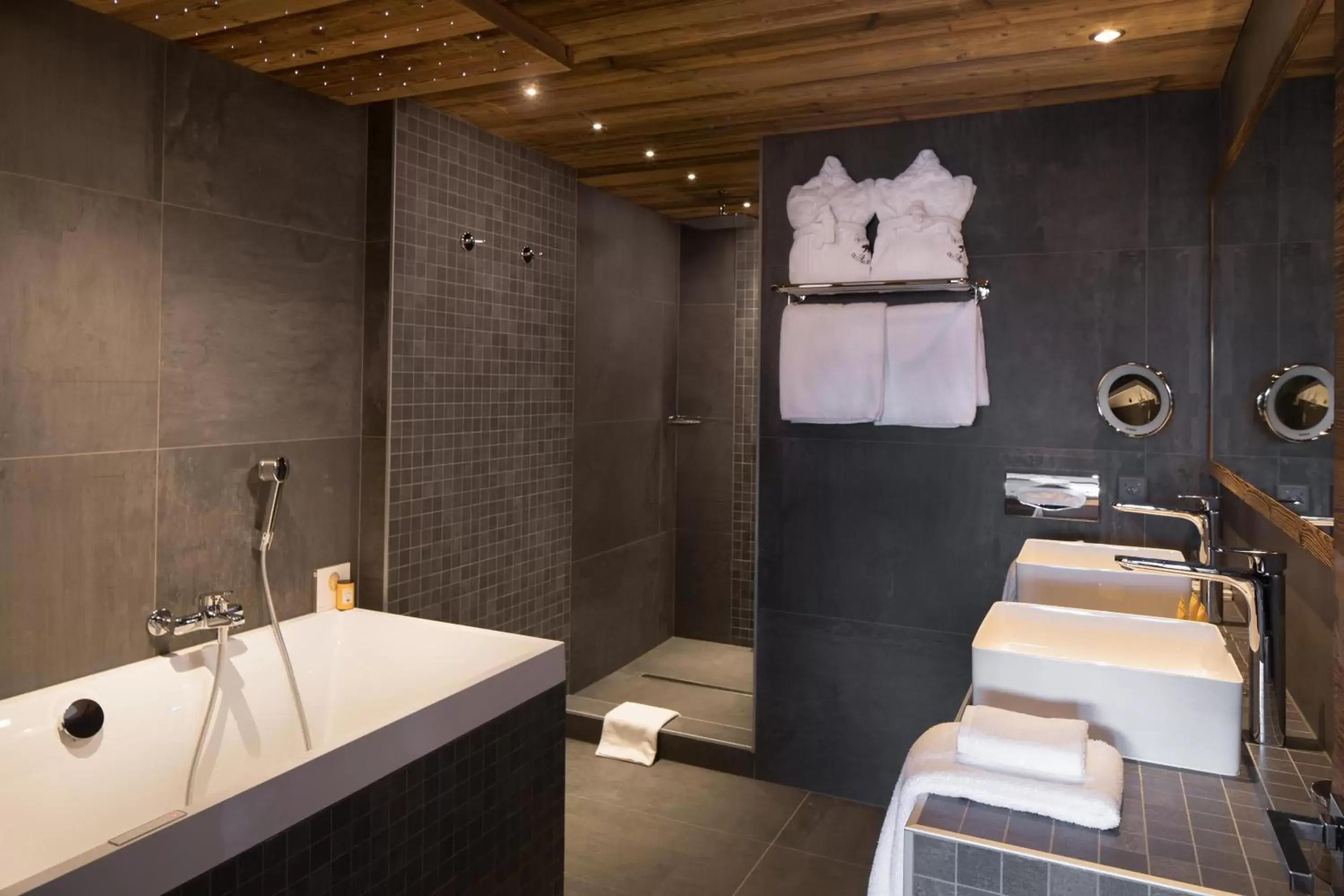 Bathroom in Hostellerie du Pas de l'Ours "Relais et Châteaux"