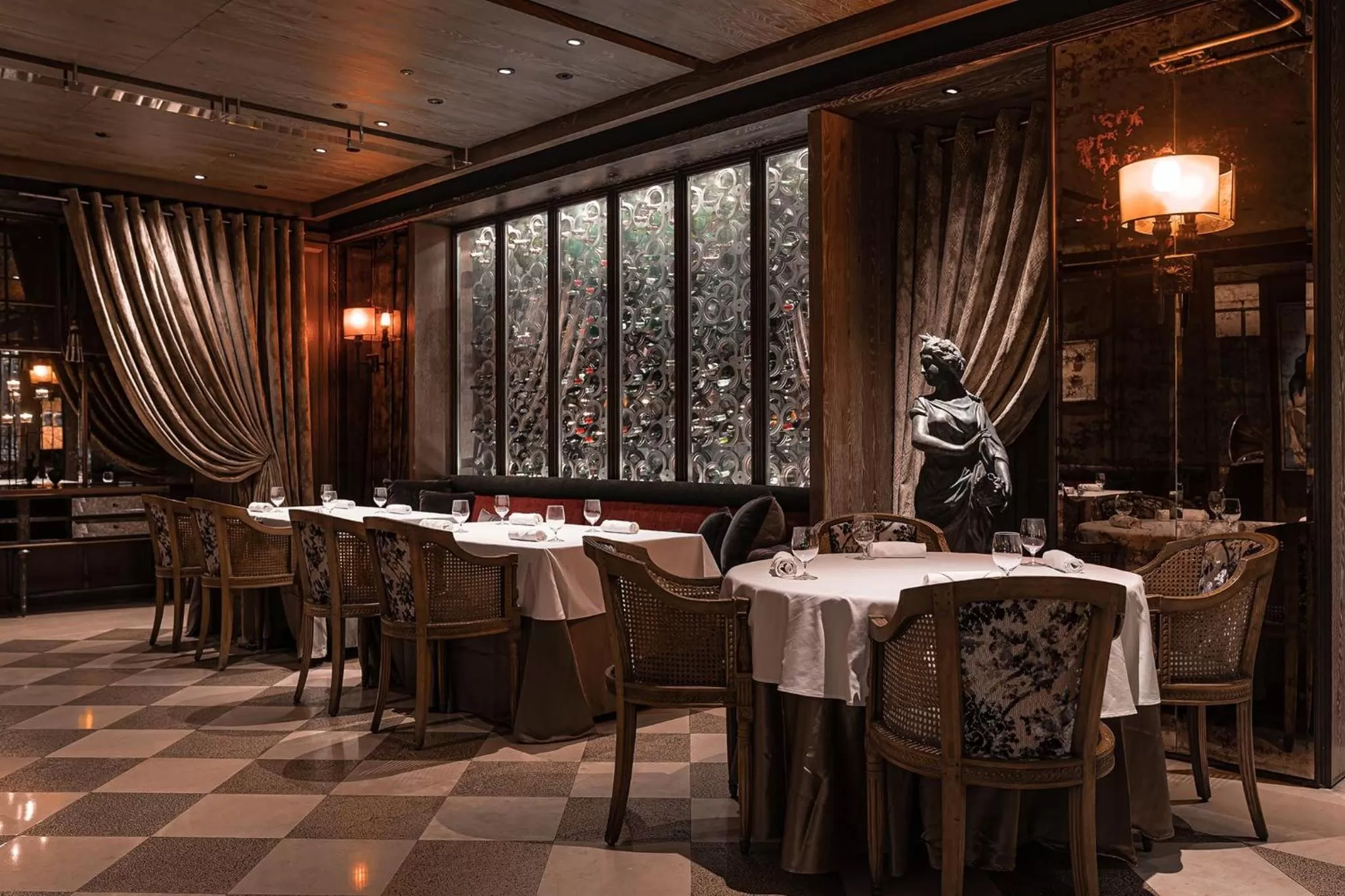 Restaurant/places to eat in Palais de Chine Hotel