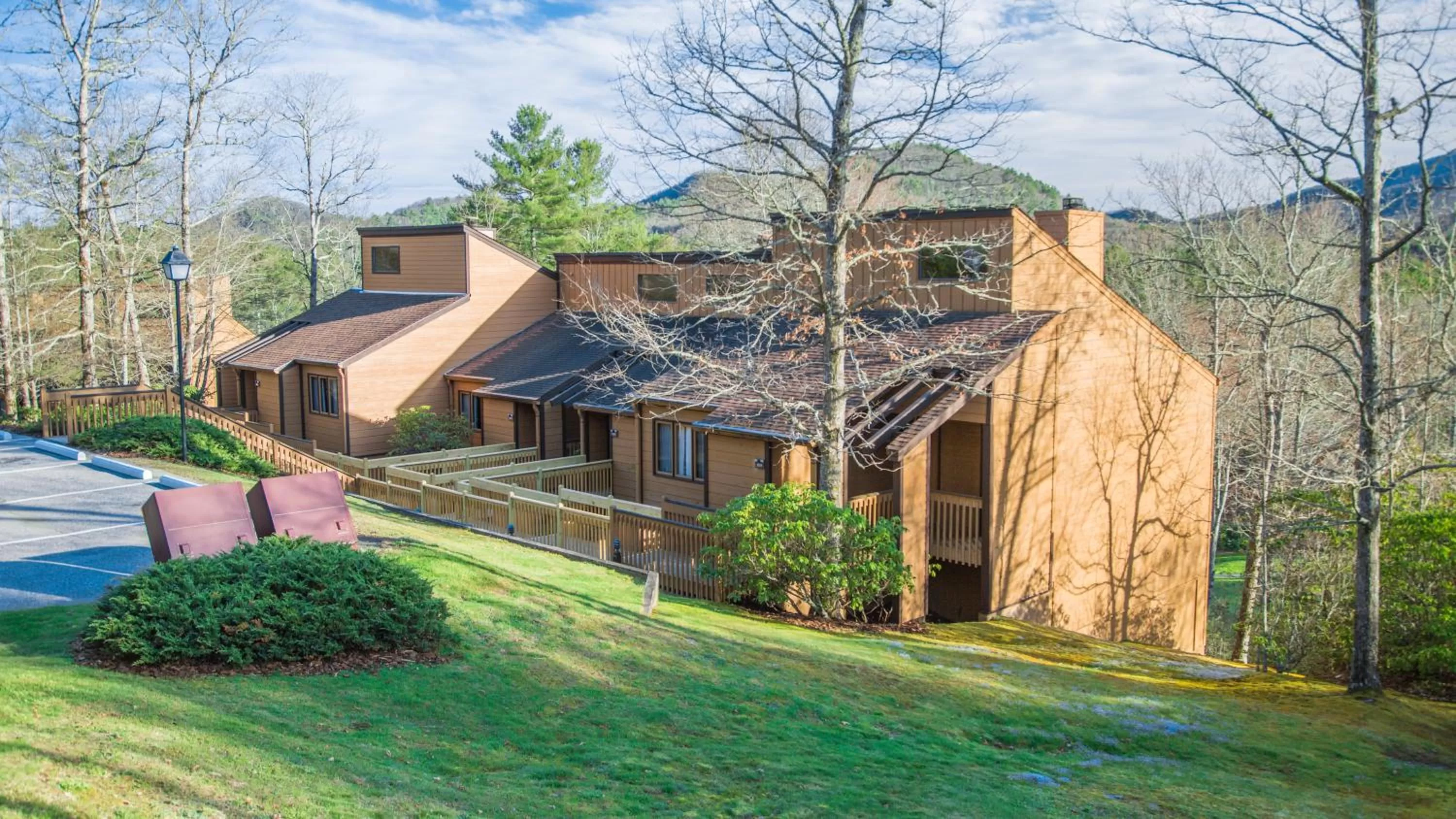 Property building in Fairway Forest