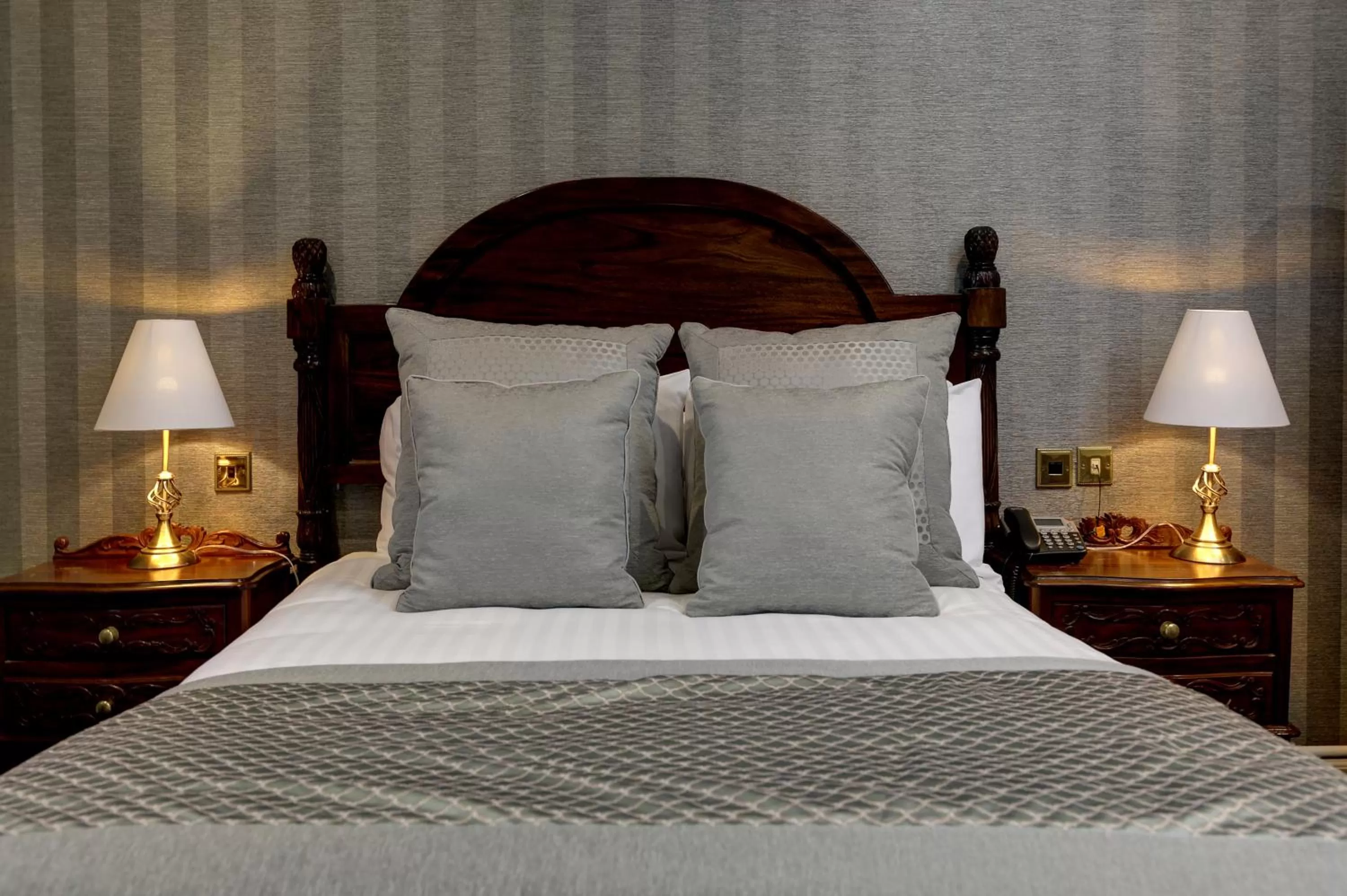 Bed in Mere Court Hotel