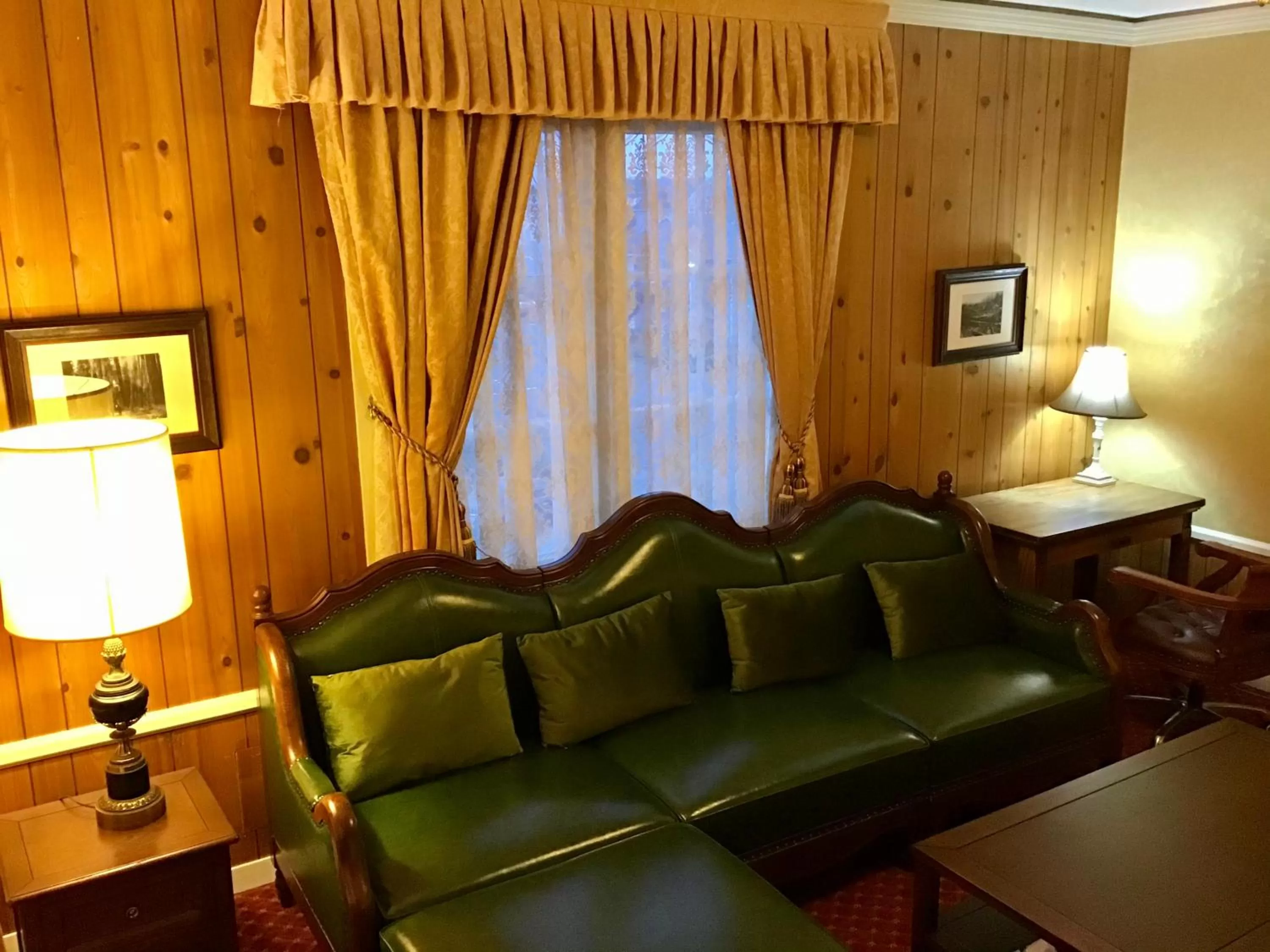 Seating area in Eureka Inn, Trademark Collection by Wyndham