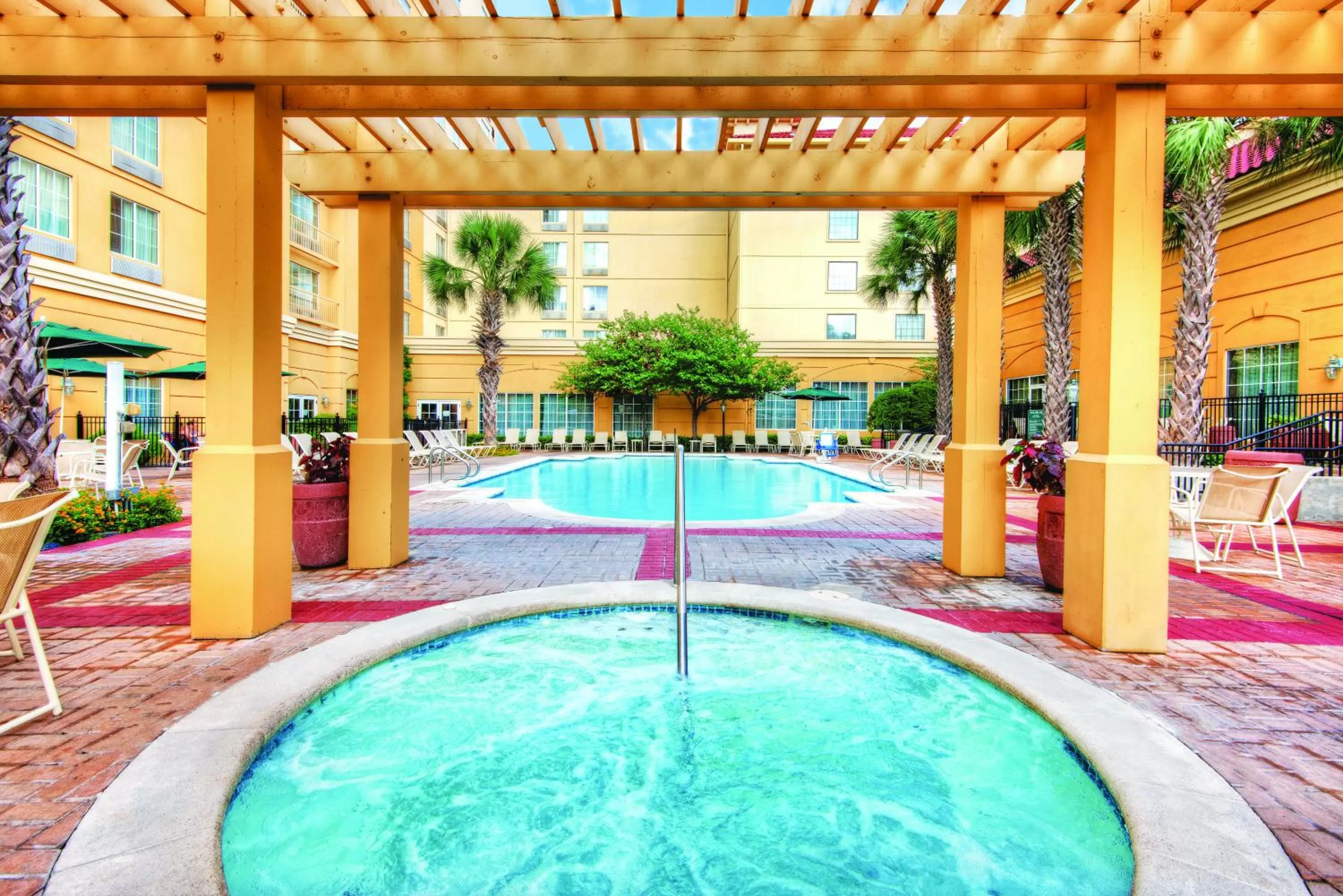Hot Tub in La Quinta Inn & Suites by Wyndham San Antonio Riverwalk