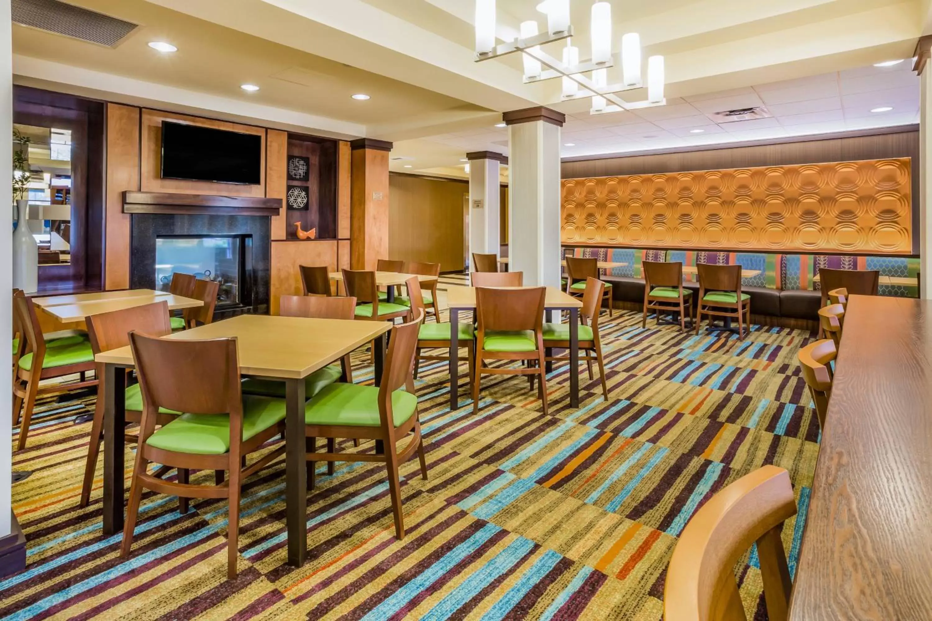 Breakfast, Restaurant/Places to Eat in Fairfield Inn and Suites Turlock