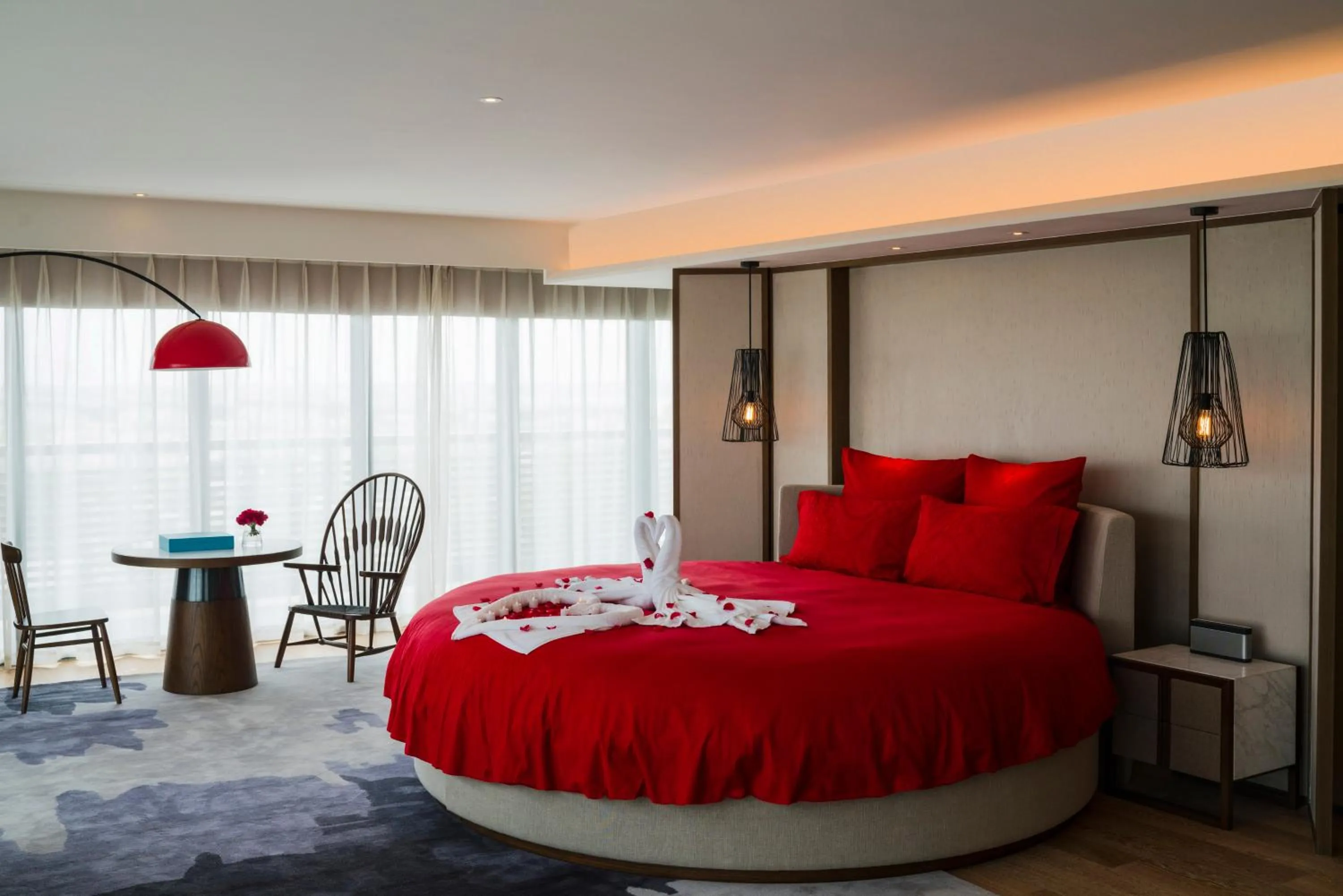 Photo of the whole room, Bed in Pullman Zhouzhuang