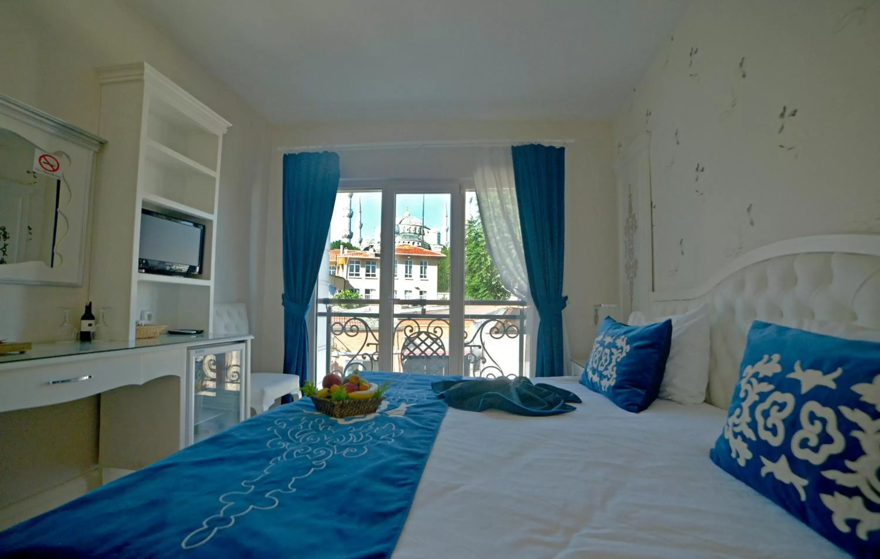 Bed in Sarnic Hotel & Sarnic Premier Hotel(Ottoman Mansion)
