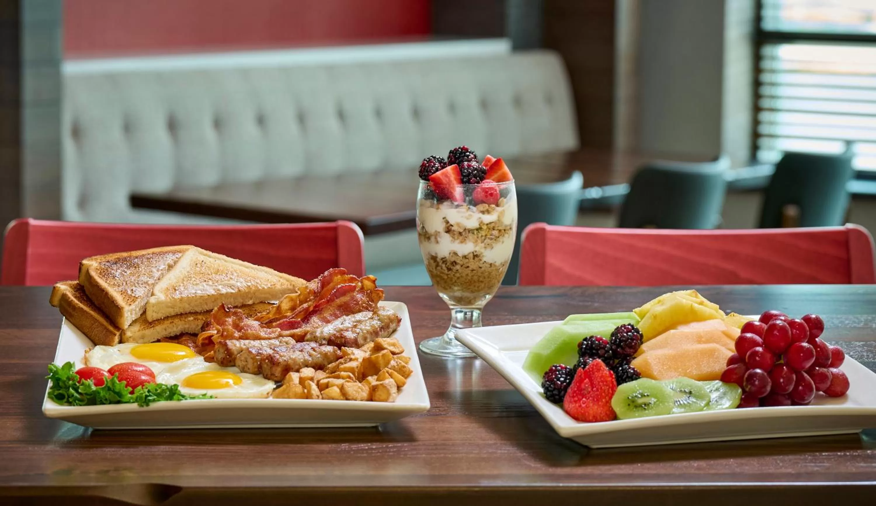 Restaurant/places to eat in Holiday Inn & Suites Oakville at Bronte by IHG