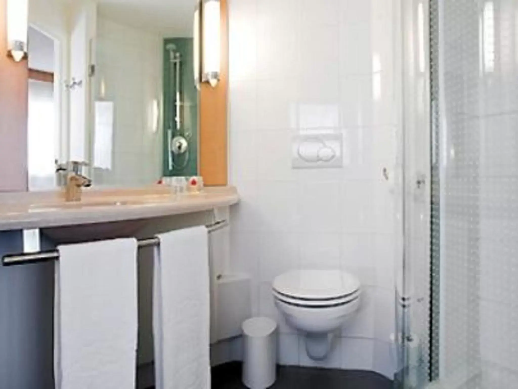 Bathroom in Ibis Cotonou Bathroom in Ibis Cotonou
