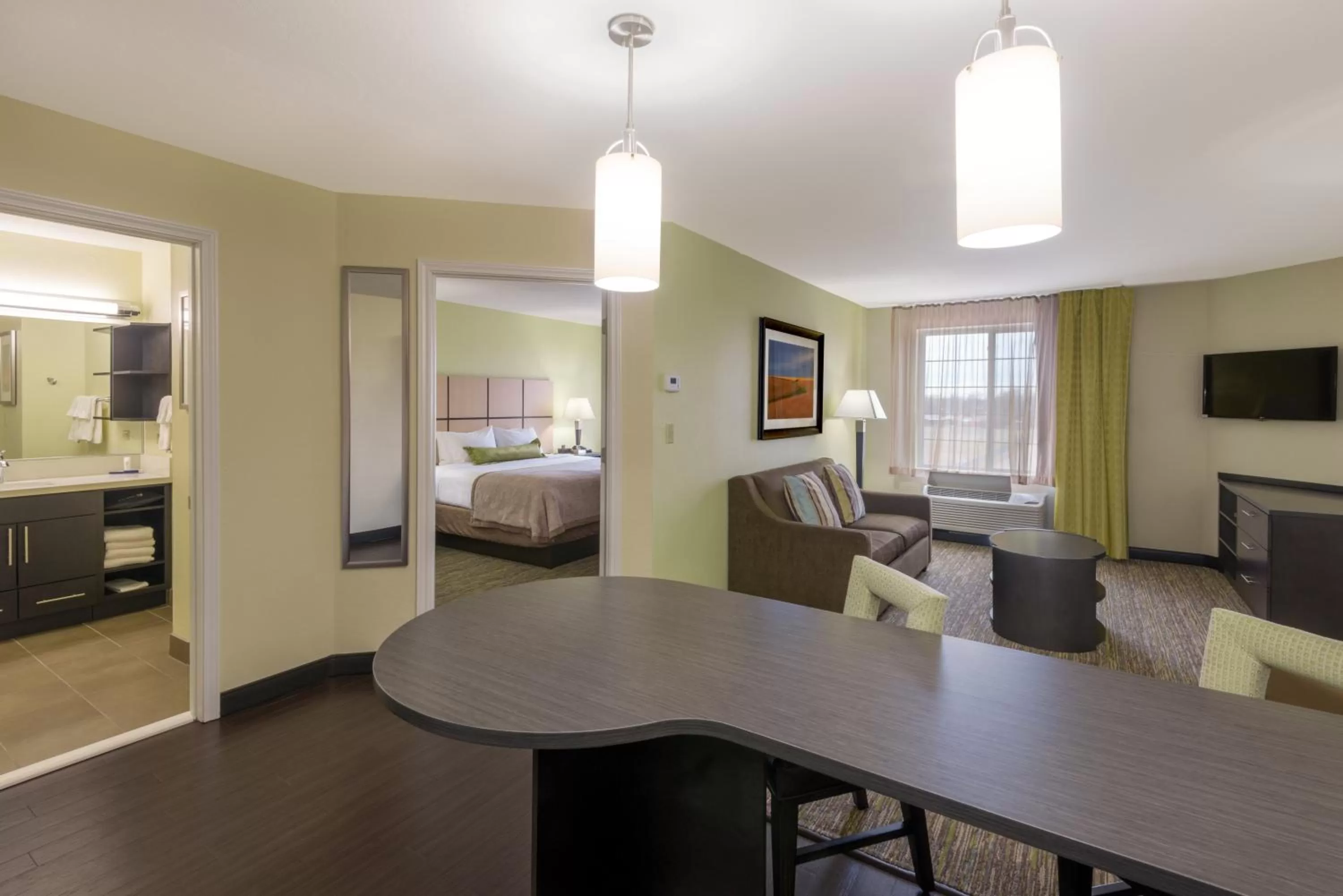 Photo of the whole room, Bed in Candlewood Suites Del City by IHG