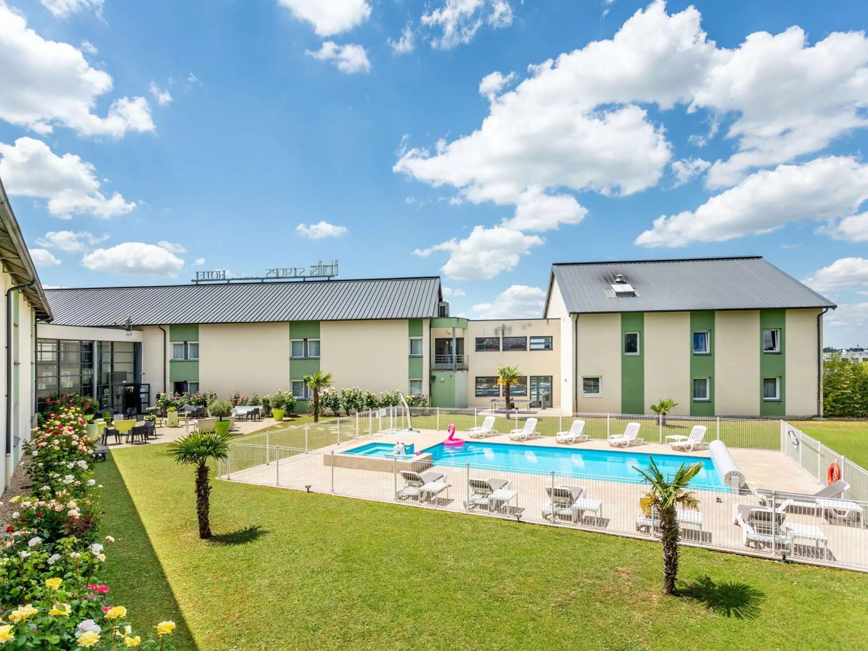 Pool view, Swimming Pool in ibis Styles Bourges