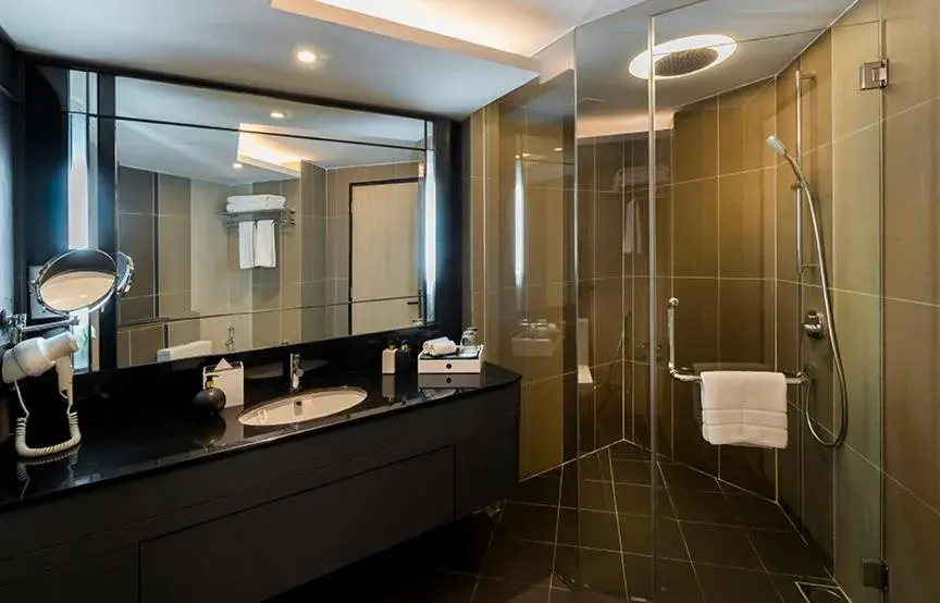 Toilet, Bathroom in The Kuala Lumpur Journal Hotel