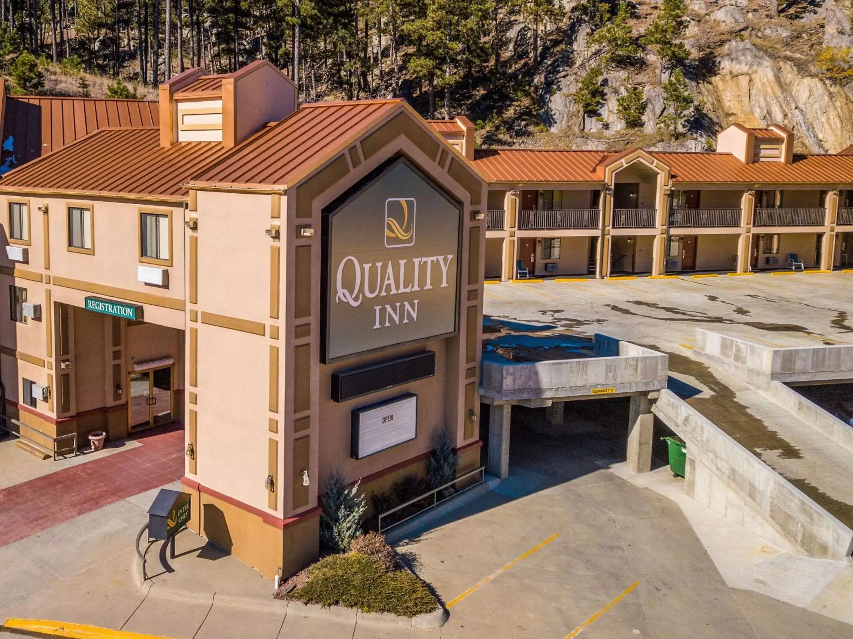 Property Building in Quality Inn Keystone