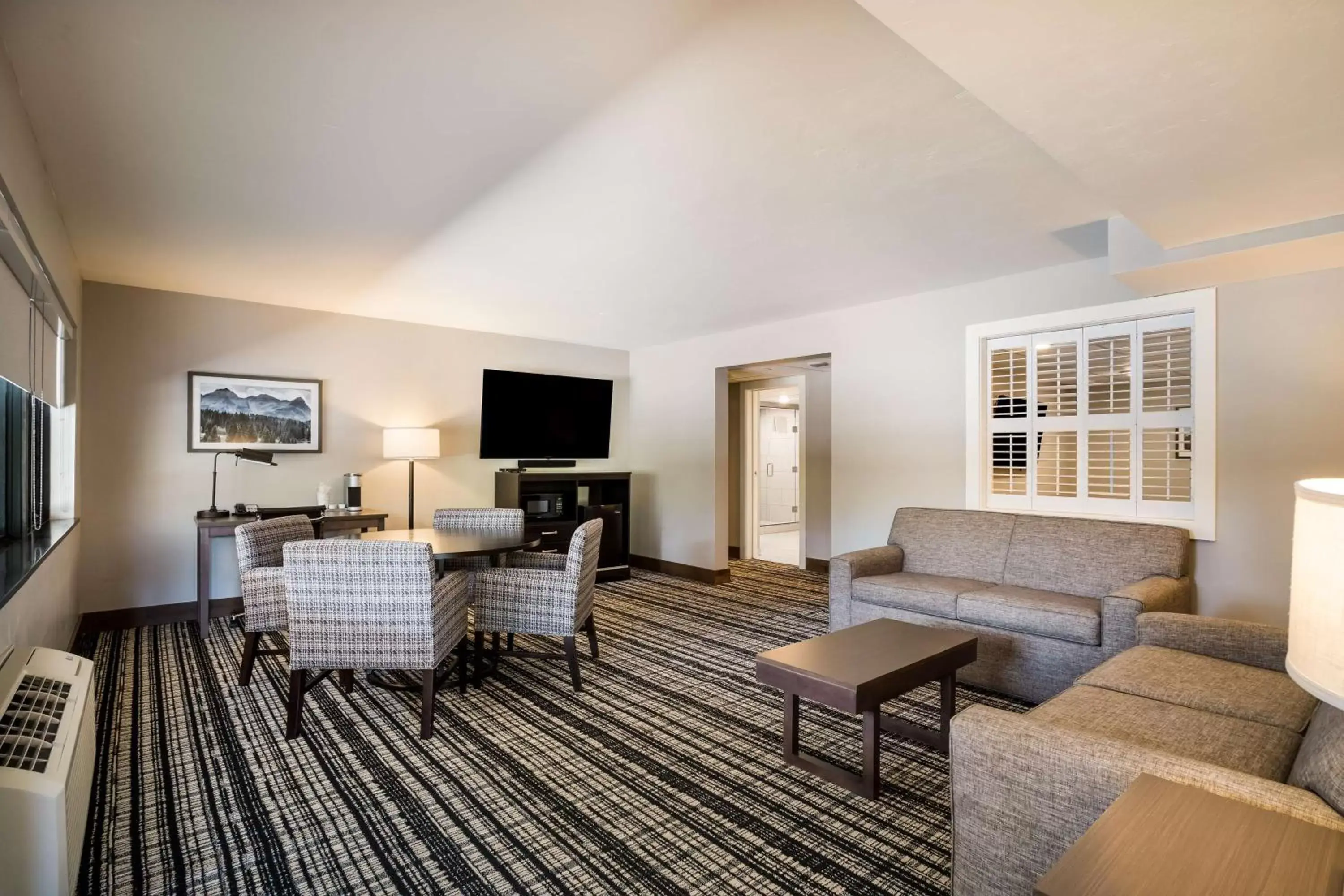 Photo of the whole room, Seating Area in Best Western Antlers