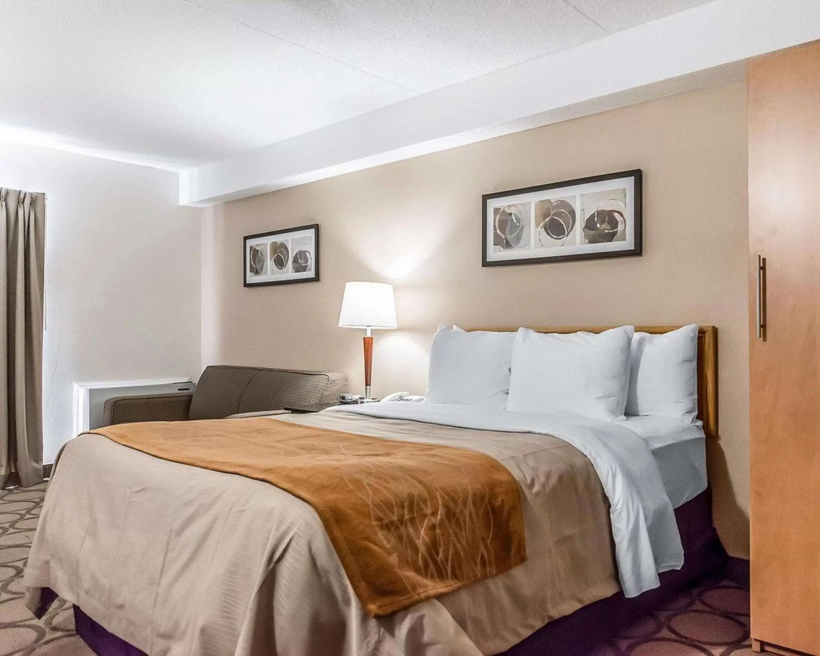 Photo of the whole room, Bed in Comfort Inn Riviere-du-Loup