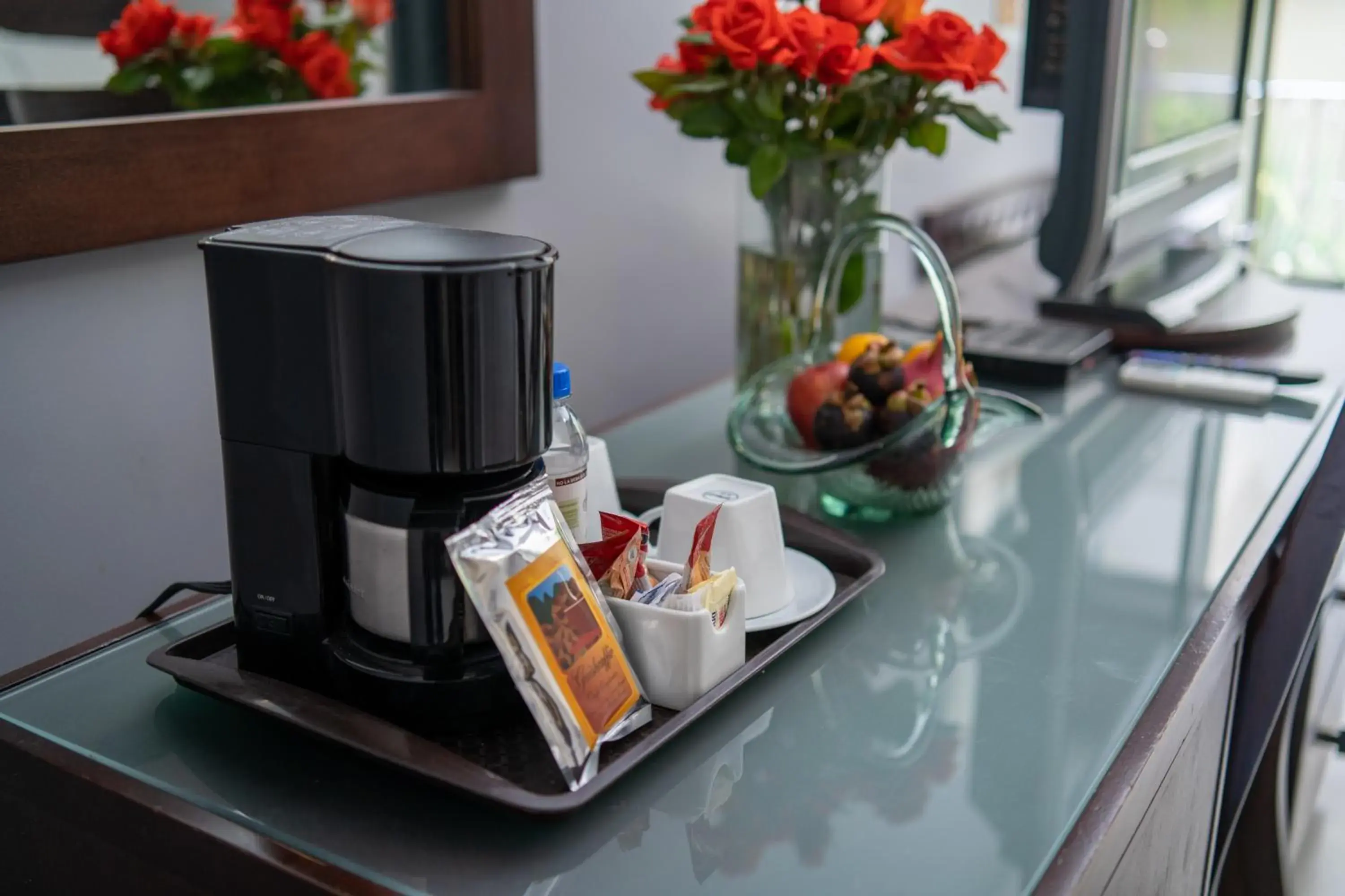 Coffee/tea facilities in Casa de las Flores Hotel