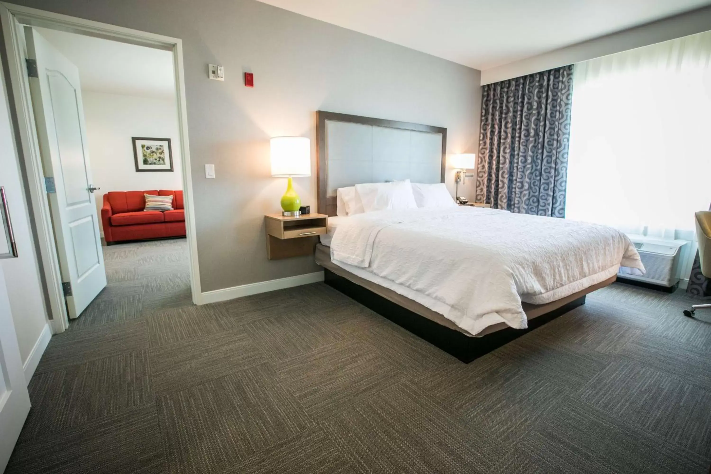 Bed in Hampton Inn & Suites Tempe/Phoenix Airport, Az
