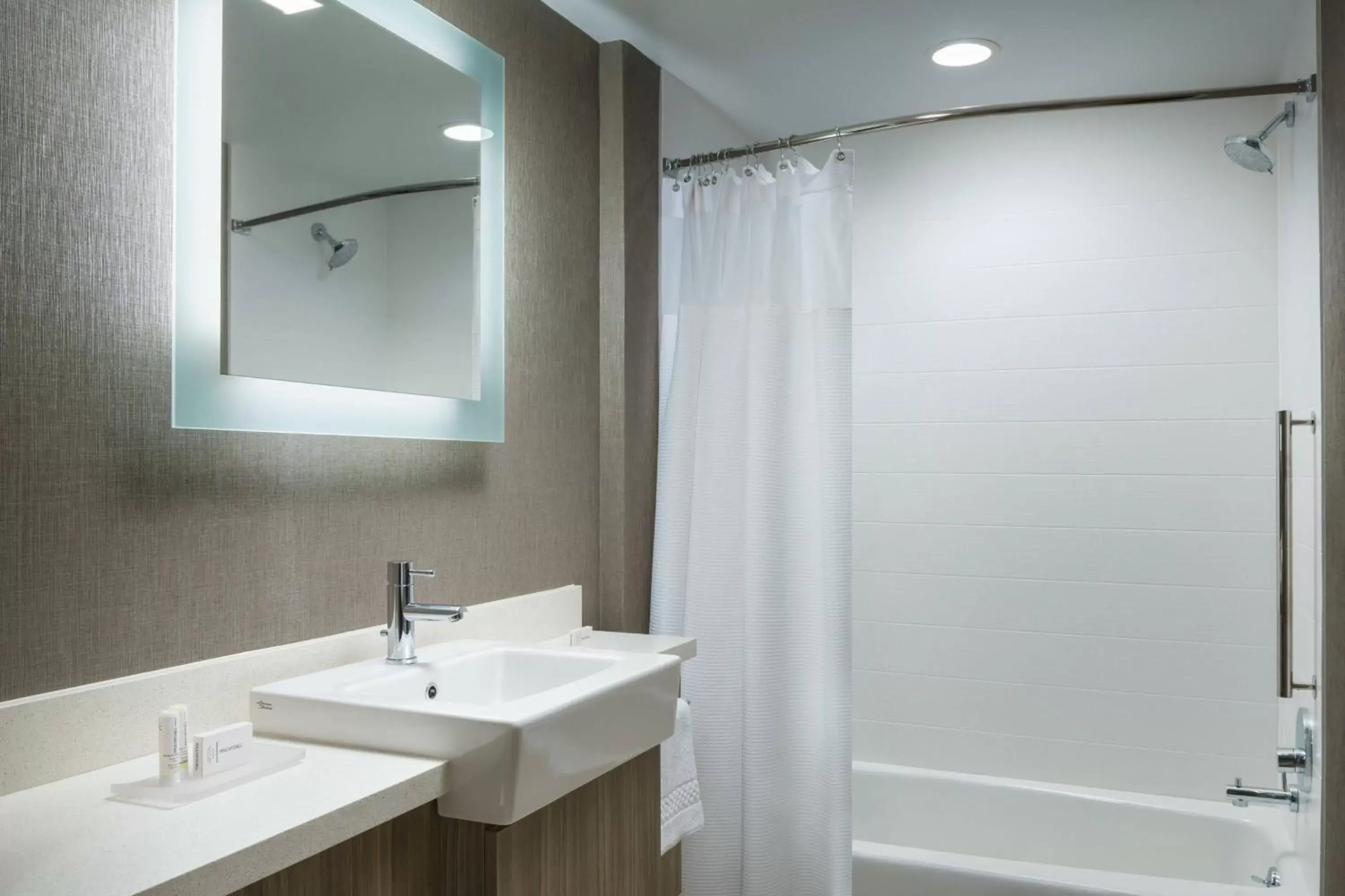 Bathroom in SpringHill Suites by Marriott Philadelphia West Chester/Exton