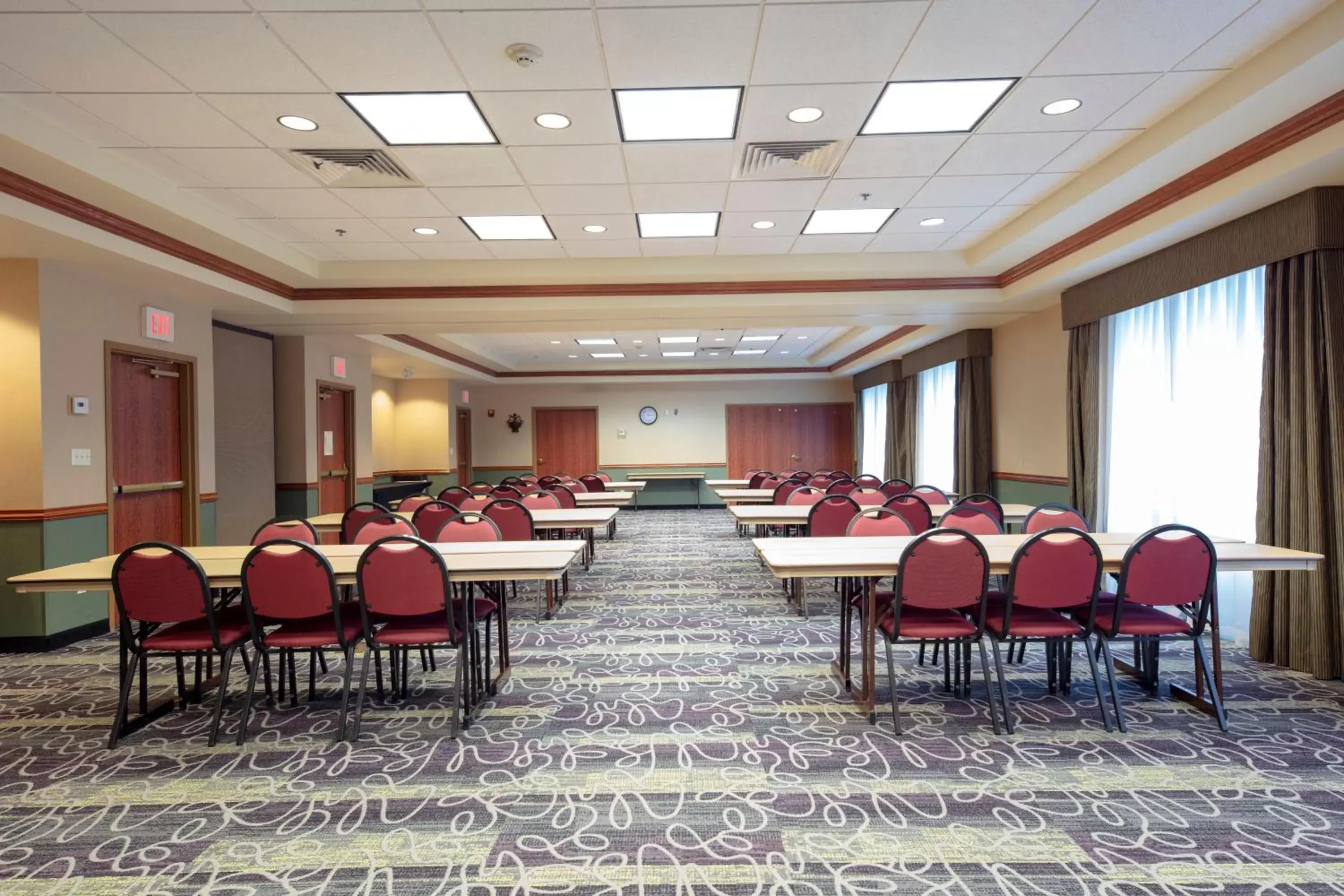 Meeting/conference room in La Quinta by Wyndham Springfield Airport Plaza