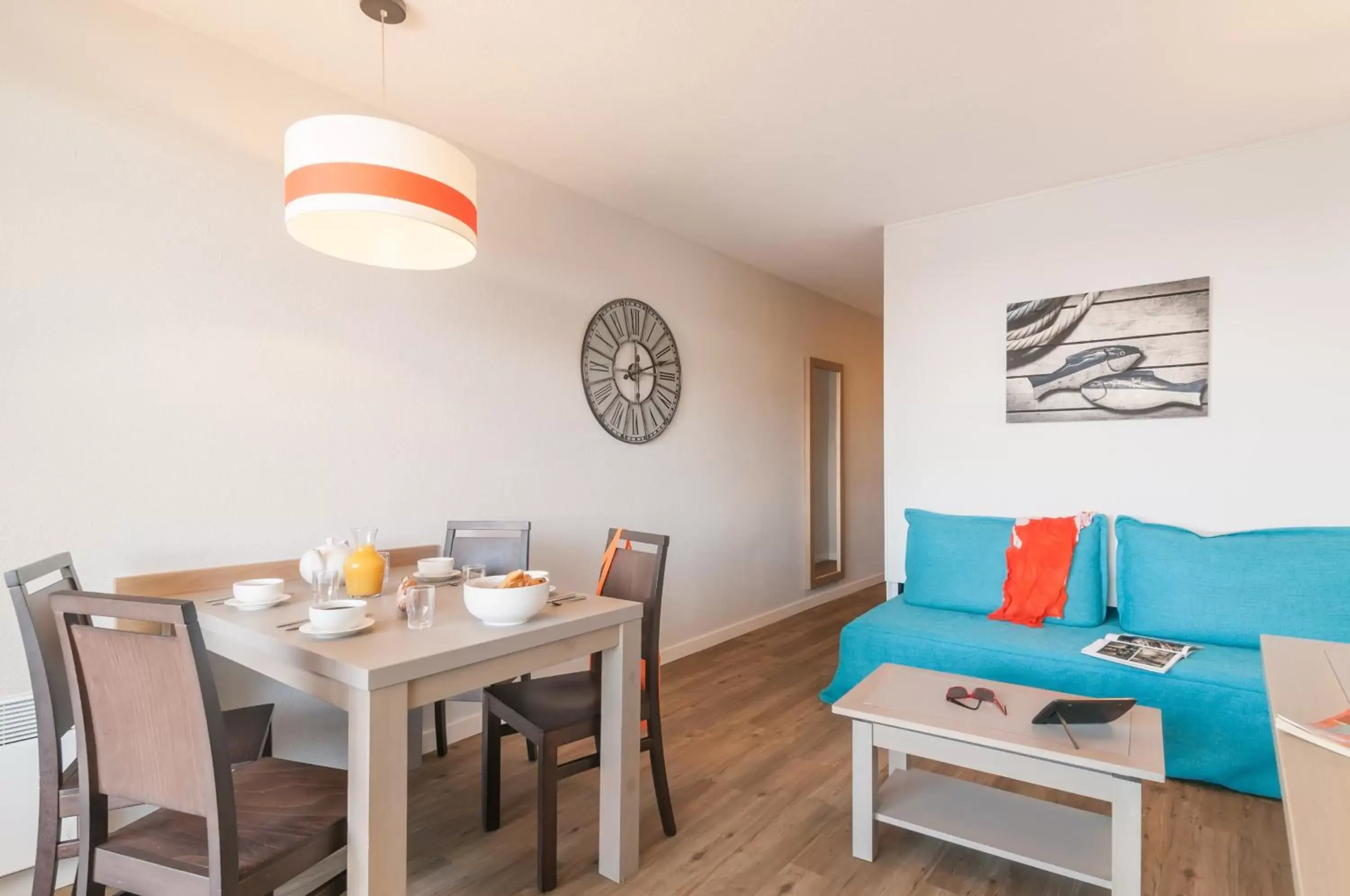 Bed, Dining Area in Residence Pierre & Vacances Les Balcons de Collioure