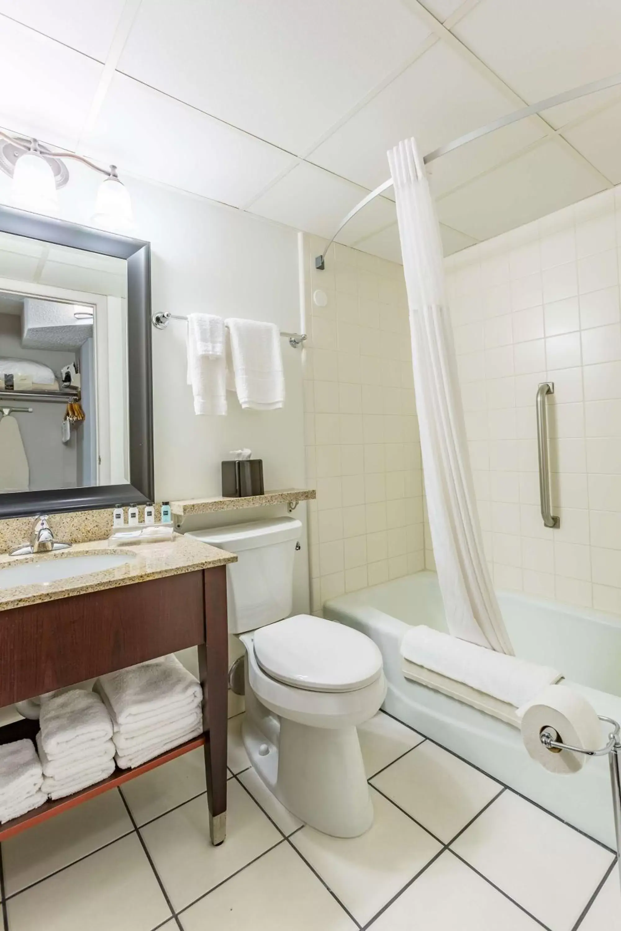 Bathroom in Country Inn & Suites by Radisson, Traverse City, MI