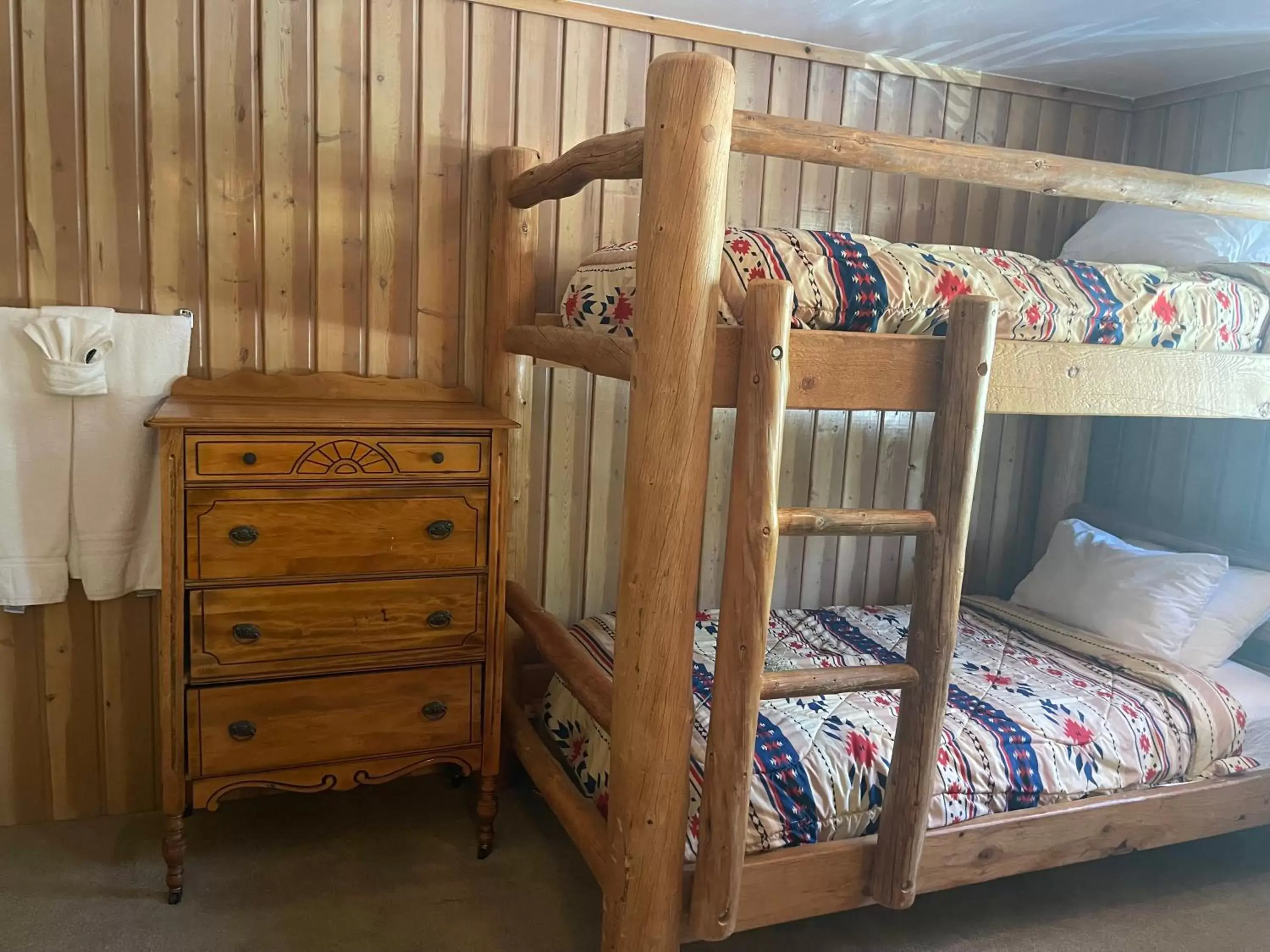 Bunk Bed in Silver Fork Lodge & Restaurant