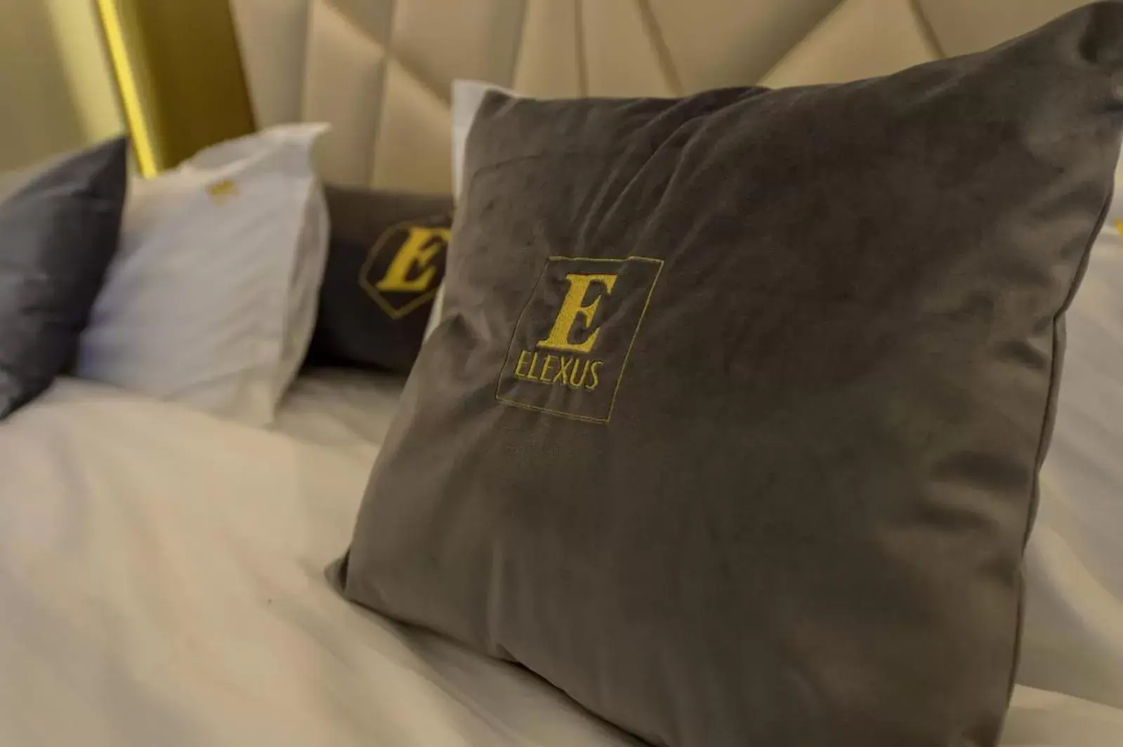 Property logo or sign, Bed in Elexus Predeal Property logo or sign, Bed in Elexus Predeal