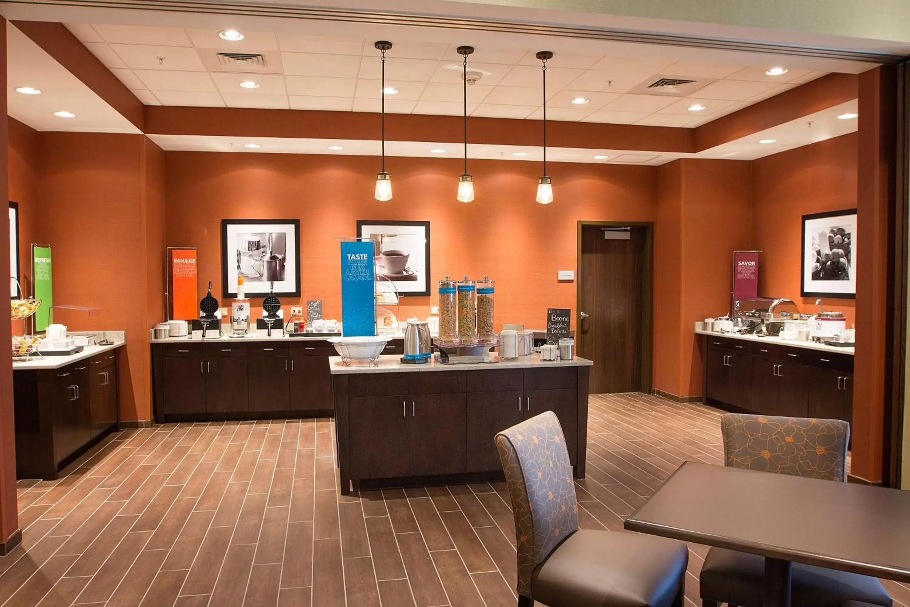 Dining area, Restaurant/Places to Eat in Hampton Inn & Suites Boone, Nc