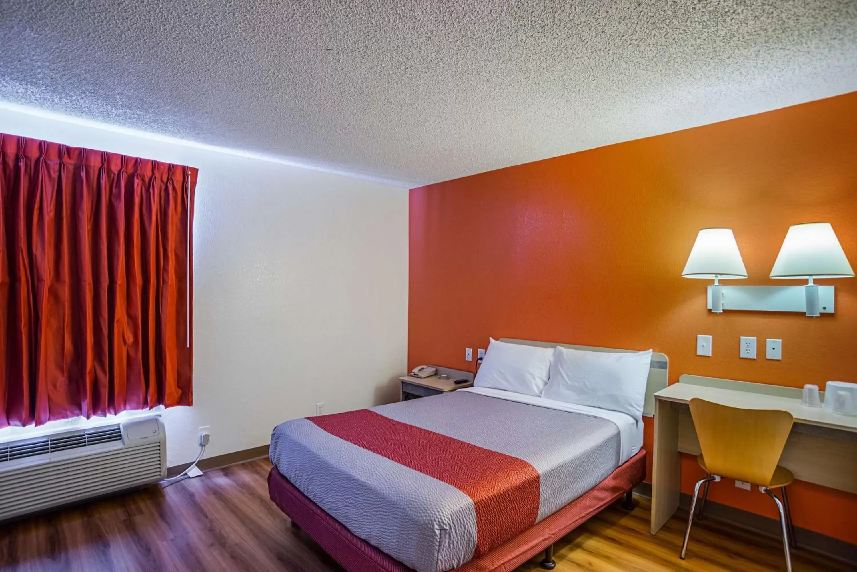 Photo of the whole room, Bed in Motel 6 Tucson, AZ - North