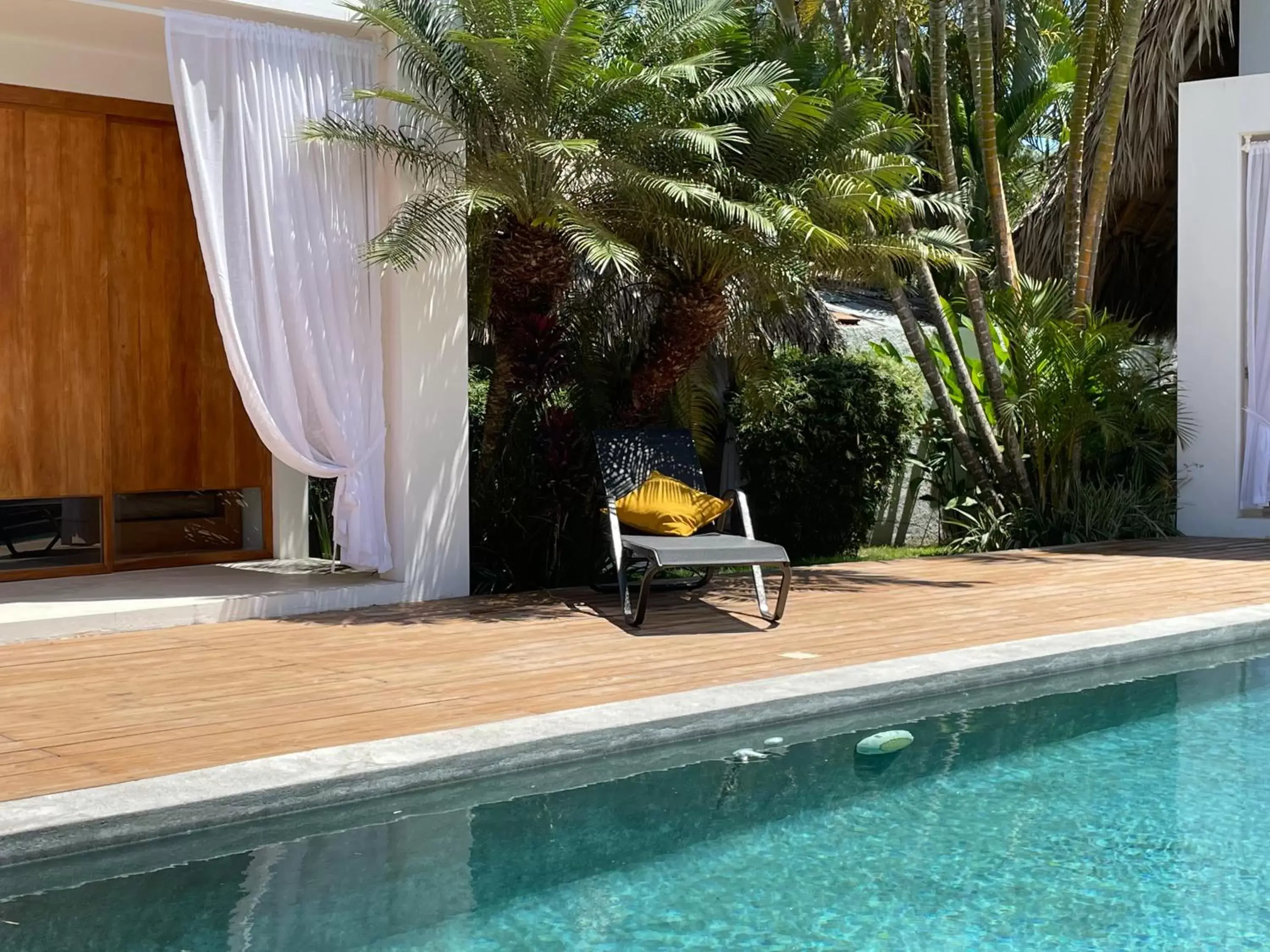 Swimming Pool in Leeloo Boutique Hotel